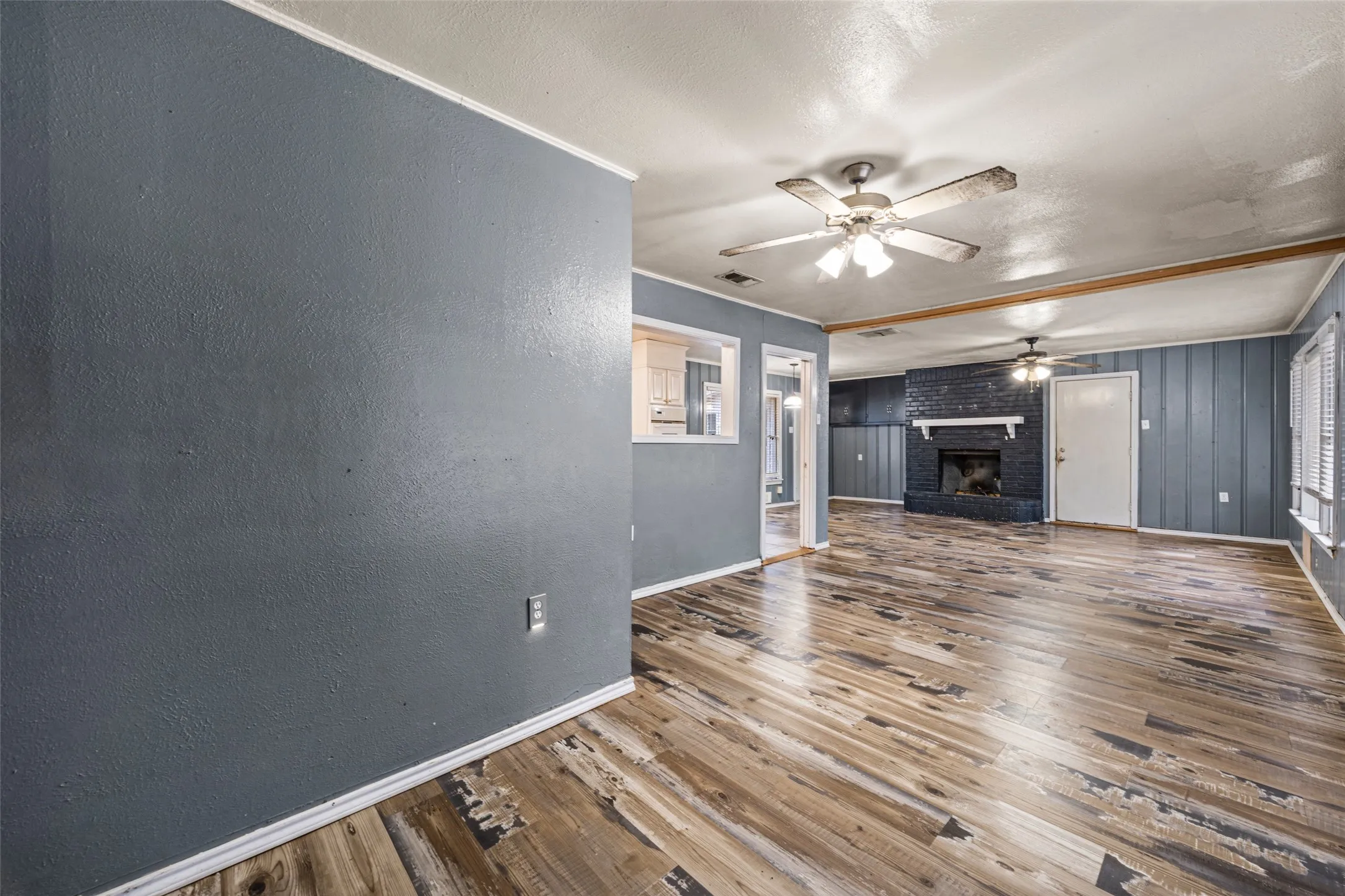 Single Family Residence For Sale in Mc Lennan County , 1311 E Stegall Road, Robinson, Texas 76706, 3 Bedroom, 2 Bathroom, 1 Garage spaces, 1,697 Sqft, built in 1978, mls#21374928, Real Estate Agent in Robinson, Homes For Sale in Mc Lennan county, Homes For Sale in Robinson, Realtor in Robinson Texas, Real Estate Brokerage Independent Realty Texas, Luminita Cordes Realtor
