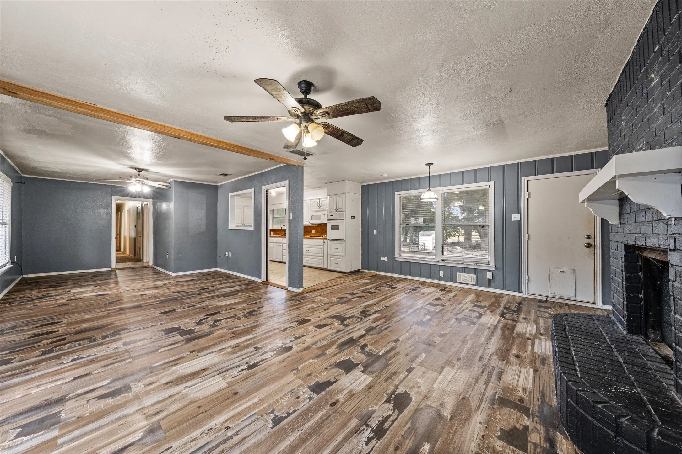Single Family Residence For Sale in Mc Lennan County , 1311 E Stegall Road, Robinson, Texas 76706, 3 Bedroom, 2 Bathroom, 1 Garage spaces, 1,697 Sqft, built in 1978, mls#21374928, Real Estate Agent in Robinson, Homes For Sale in Mc Lennan county, Homes For Sale in Robinson, Realtor in Robinson Texas, Real Estate Brokerage Independent Realty Texas, Luminita Cordes Realtor