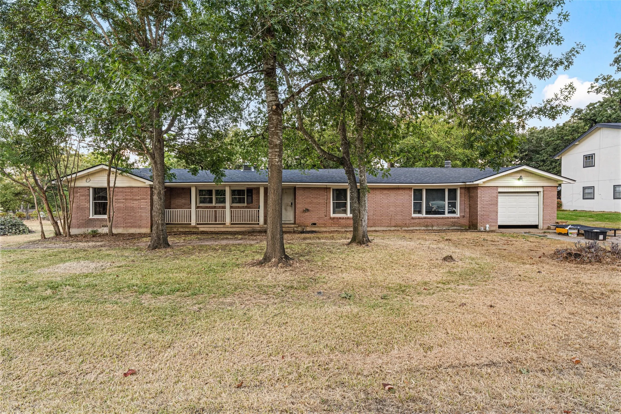 Single Family Residence For Sale in Mc Lennan County , 1311 E Stegall Road, Robinson, Texas 76706, 3 Bedroom, 2 Bathroom, 1 Garage spaces, 1,697 Sqft, built in 1978, mls#21374928, Real Estate Agent in Robinson, Homes For Sale in Mc Lennan county, Homes For Sale in Robinson, Realtor in Robinson Texas, Real Estate Brokerage Independent Realty Texas, Luminita Cordes Realtor