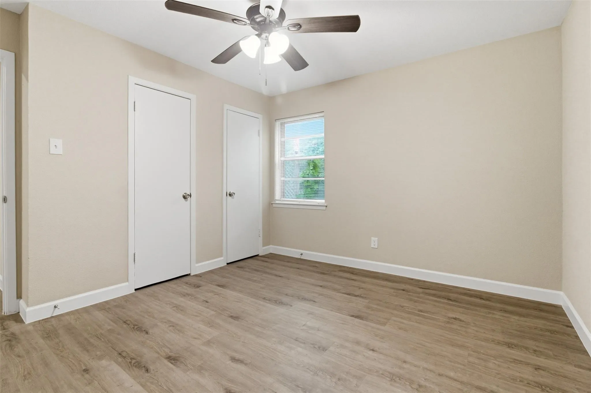 Single Family Residence For Sale in Tarrant County , 2703 Oak Cliff Lane, Arlington, Texas 76012, 4 Bedroom, 2 Bathroom, 2 Garage spaces, 2,217 Sqft, built in 1967, mls#21375254, Real Estate Agent in Arlington, Homes For Sale in Tarrant county, Homes For Sale in Arlington, Realtor in Arlington Texas, Real Estate Brokerage Independent Realty Texas, Luminita Cordes Realtor