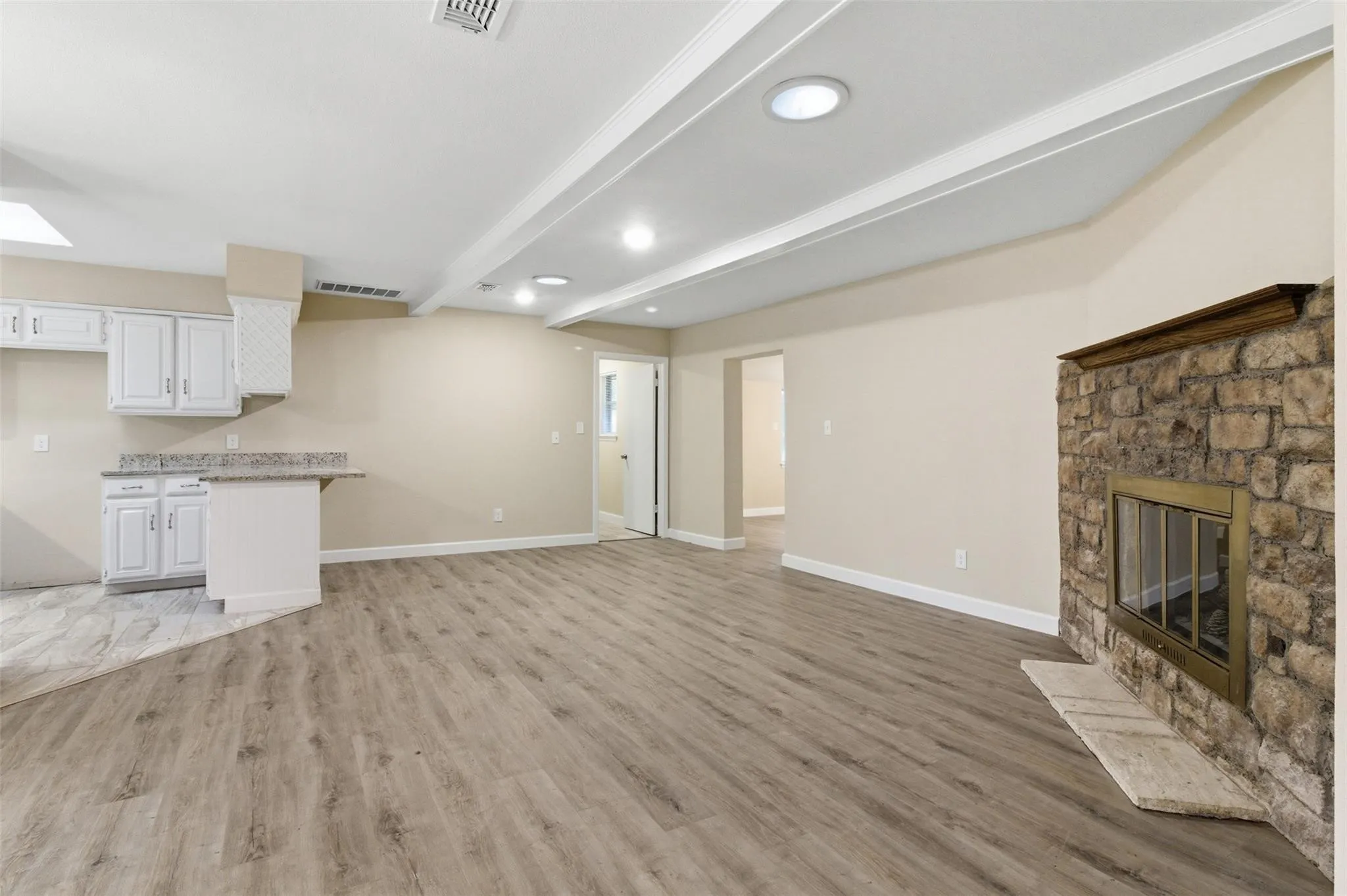 Single Family Residence For Sale in Tarrant County , 2703 Oak Cliff Lane, Arlington, Texas 76012, 4 Bedroom, 2 Bathroom, 2 Garage spaces, 2,217 Sqft, built in 1967, mls#21375254, Real Estate Agent in Arlington, Homes For Sale in Tarrant county, Homes For Sale in Arlington, Realtor in Arlington Texas, Real Estate Brokerage Independent Realty Texas, Luminita Cordes Realtor