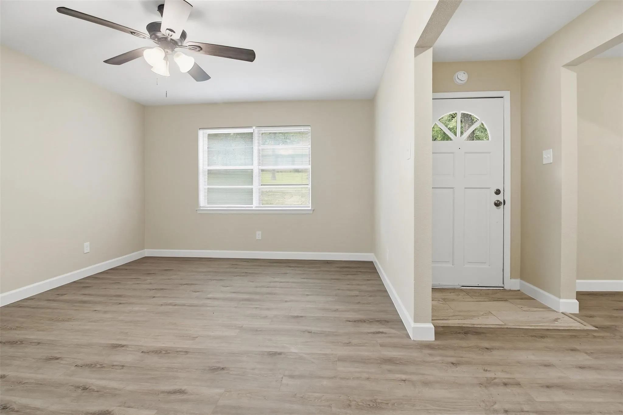 Single Family Residence For Sale in Tarrant County , 2703 Oak Cliff Lane, Arlington, Texas 76012, 4 Bedroom, 2 Bathroom, 2 Garage spaces, 2,217 Sqft, built in 1967, mls#21375254, Real Estate Agent in Arlington, Homes For Sale in Tarrant county, Homes For Sale in Arlington, Realtor in Arlington Texas, Real Estate Brokerage Independent Realty Texas, Luminita Cordes Realtor