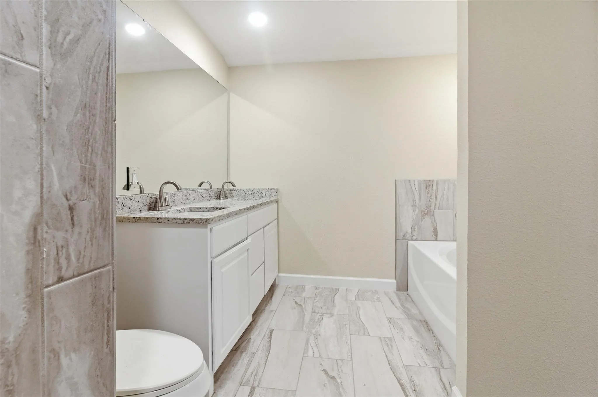 Single Family Residence For Sale in Tarrant County , 2703 Oak Cliff Lane, Arlington, Texas 76012, 4 Bedroom, 2 Bathroom, 2 Garage spaces, 2,217 Sqft, built in 1967, mls#21375254, Real Estate Agent in Arlington, Homes For Sale in Tarrant county, Homes For Sale in Arlington, Realtor in Arlington Texas, Real Estate Brokerage Independent Realty Texas, Luminita Cordes Realtor