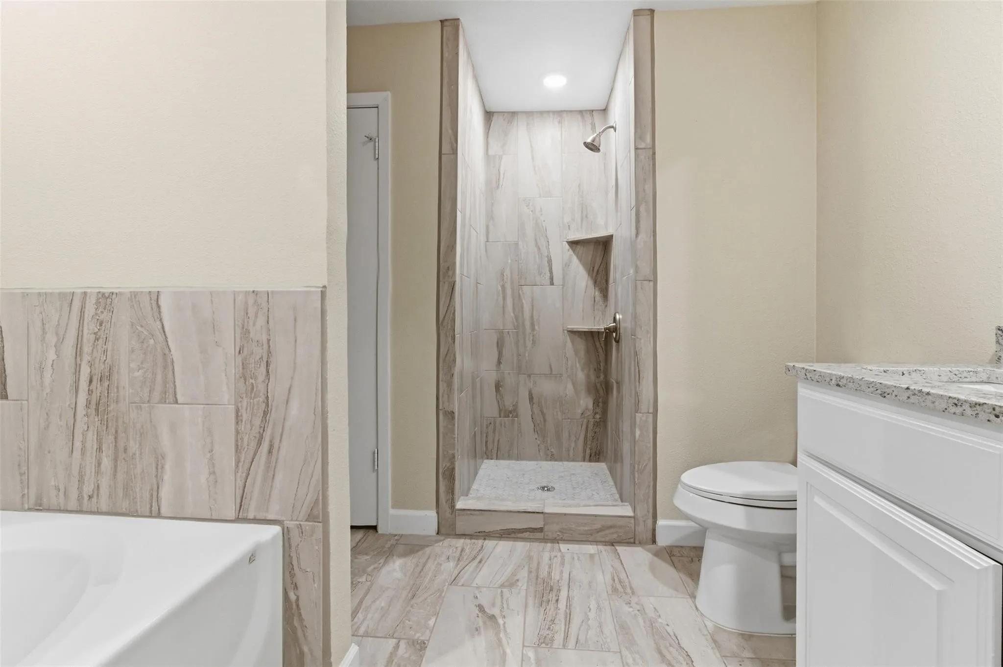 Single Family Residence For Sale in Tarrant County , 2703 Oak Cliff Lane, Arlington, Texas 76012, 4 Bedroom, 2 Bathroom, 2 Garage spaces, 2,217 Sqft, built in 1967, mls#21375254, Real Estate Agent in Arlington, Homes For Sale in Tarrant county, Homes For Sale in Arlington, Realtor in Arlington Texas, Real Estate Brokerage Independent Realty Texas, Luminita Cordes Realtor