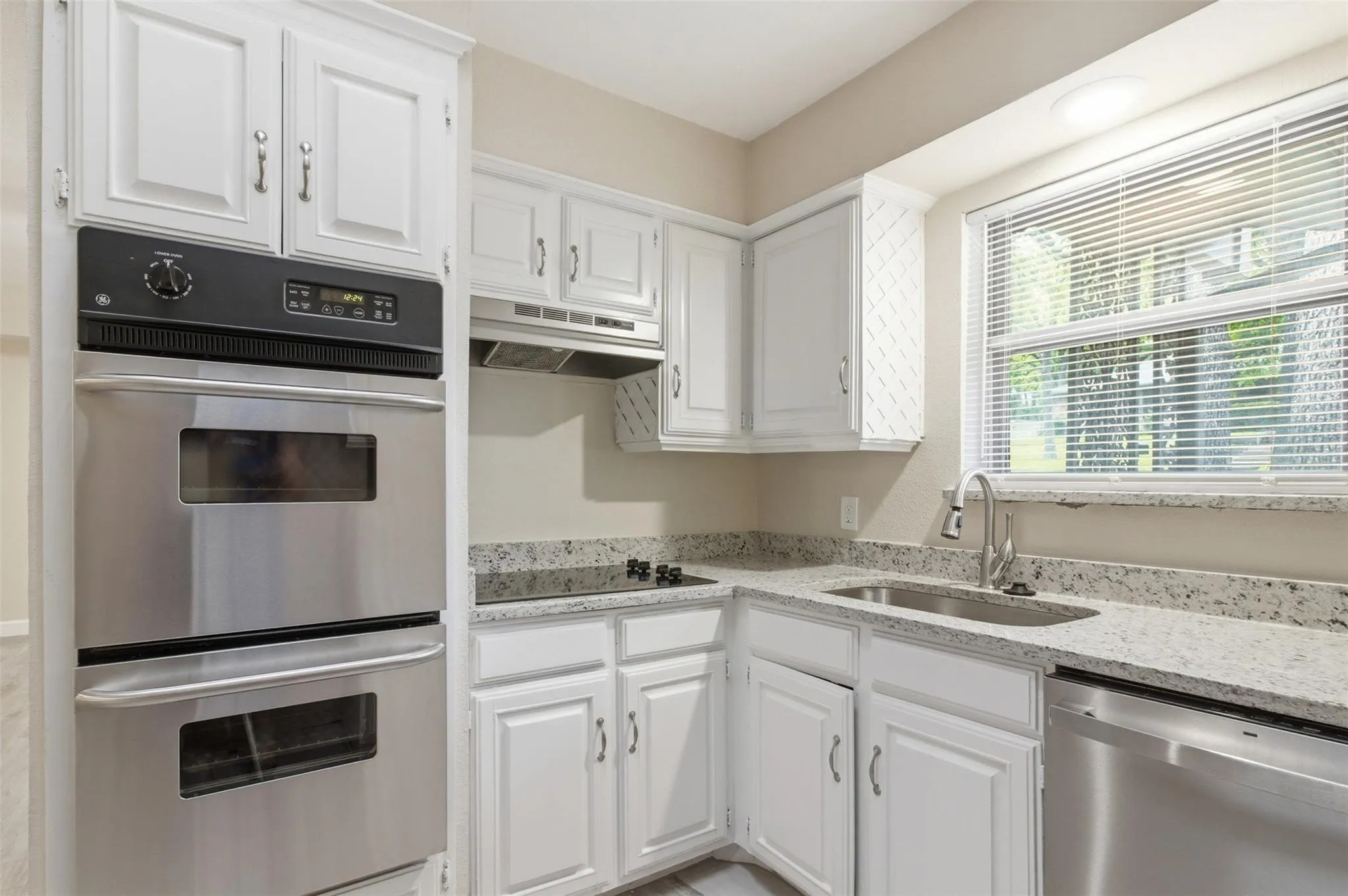 Single Family Residence For Sale in Tarrant County , 2703 Oak Cliff Lane, Arlington, Texas 76012, 4 Bedroom, 2 Bathroom, 2 Garage spaces, 2,217 Sqft, built in 1967, mls#21375254, Real Estate Agent in Arlington, Homes For Sale in Tarrant county, Homes For Sale in Arlington, Realtor in Arlington Texas, Real Estate Brokerage Independent Realty Texas, Luminita Cordes Realtor