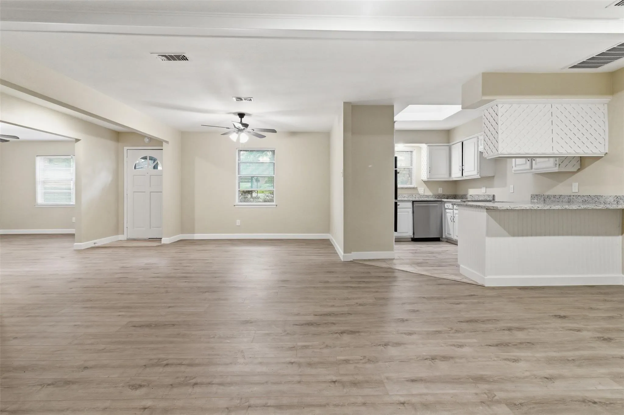 Single Family Residence For Sale in Tarrant County , 2703 Oak Cliff Lane, Arlington, Texas 76012, 4 Bedroom, 2 Bathroom, 2 Garage spaces, 2,217 Sqft, built in 1967, mls#21375254, Real Estate Agent in Arlington, Homes For Sale in Tarrant county, Homes For Sale in Arlington, Realtor in Arlington Texas, Real Estate Brokerage Independent Realty Texas, Luminita Cordes Realtor
