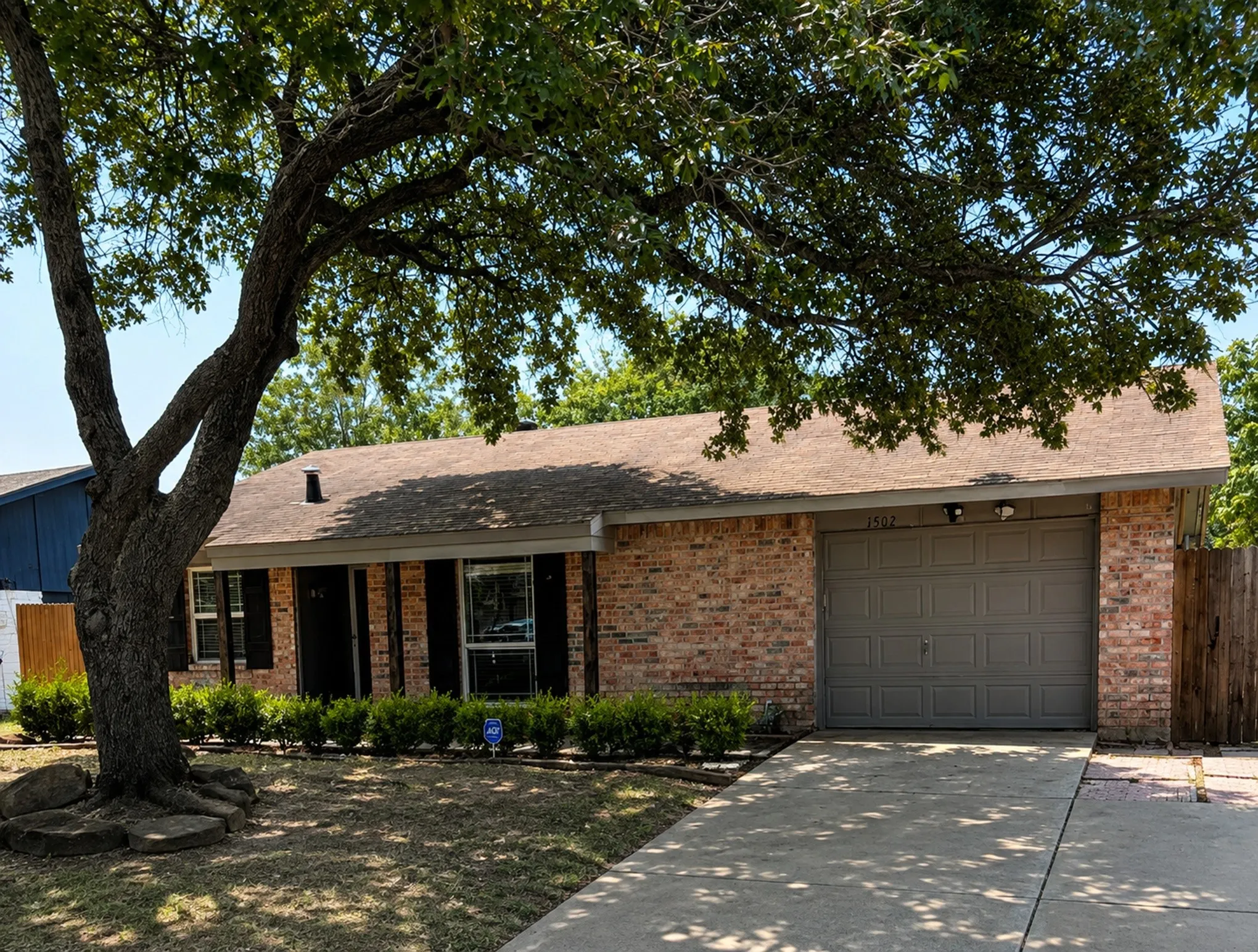 Single Family Residence For Sale in Dallas County , 1502 Deepwood Drive, Garland, Texas 75040, 3 Bedroom, 2 Bathroom, 1 Garage spaces, 1,237 Sqft, built in 1974, mls#21372951, Real Estate Agent in Garland, Homes For Sale in Dallas county, Homes For Sale in Garland, Realtor in Garland Texas, Real Estate Brokerage Independent Realty Texas, Luminita Cordes Realtor