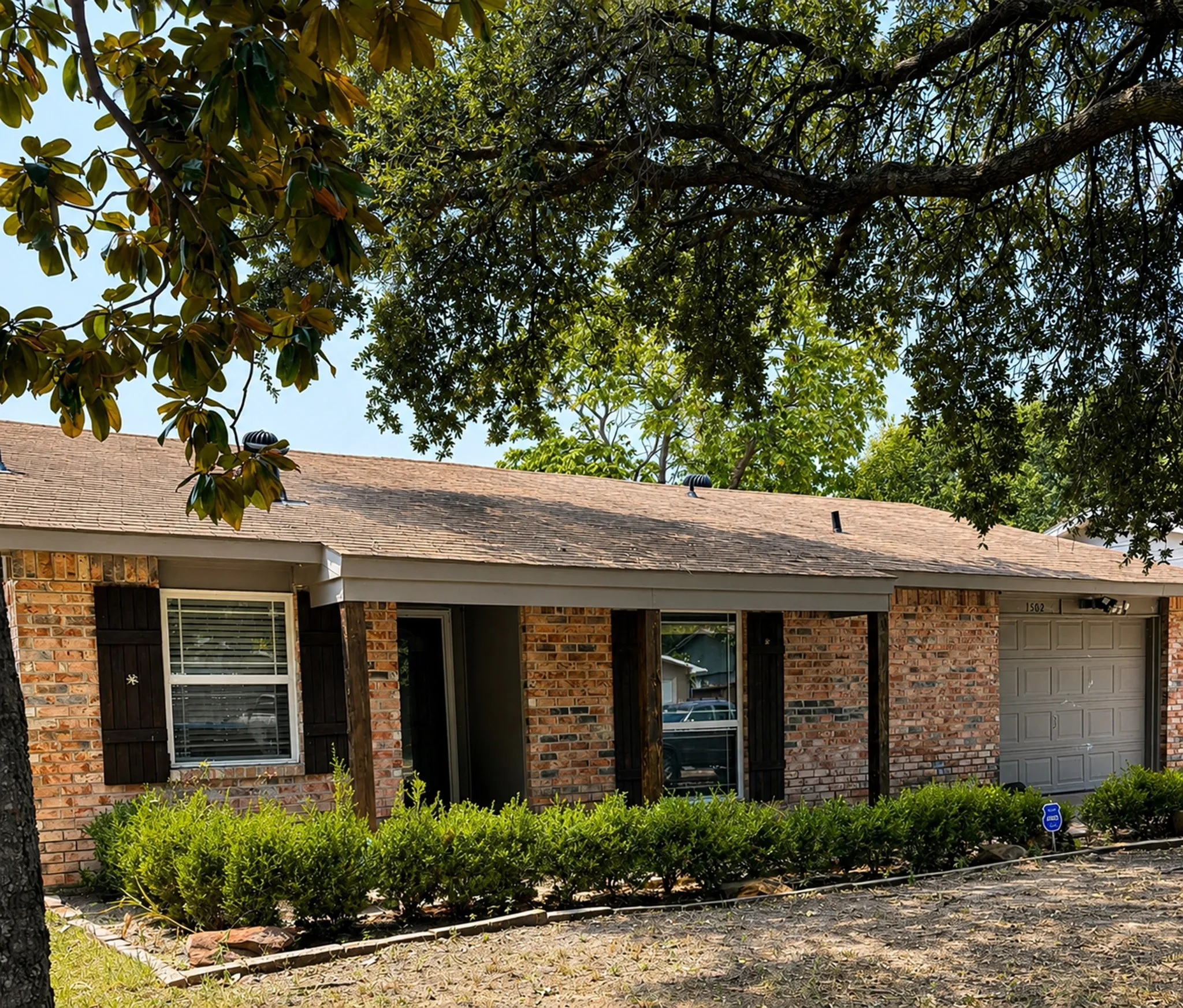Single Family Residence For Sale in Dallas County , 1502 Deepwood Drive, Garland, Texas 75040, 3 Bedroom, 2 Bathroom, 1 Garage spaces, 1,237 Sqft, built in 1974, mls#21372951, Real Estate Agent in Garland, Homes For Sale in Dallas county, Homes For Sale in Garland, Realtor in Garland Texas, Real Estate Brokerage Independent Realty Texas, Luminita Cordes Realtor