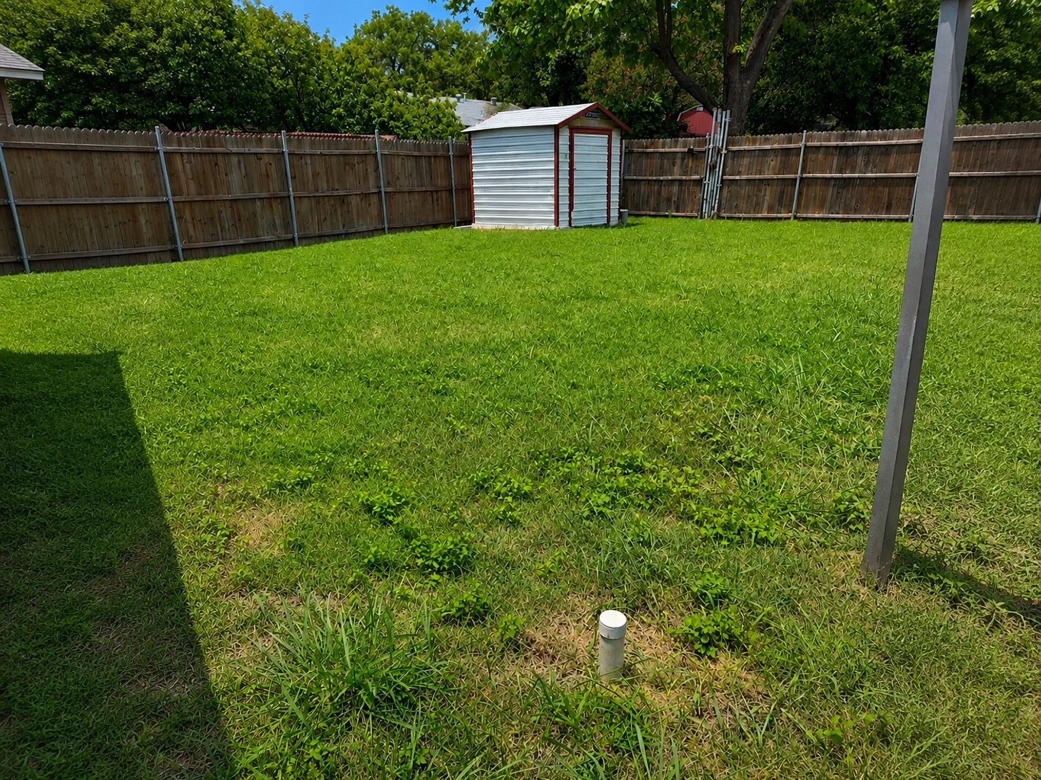 Single Family Residence For Sale in Dallas County , 1502 Deepwood Drive, Garland, Texas 75040, 3 Bedroom, 2 Bathroom, 1 Garage spaces, 1,237 Sqft, built in 1974, mls#21372951, Real Estate Agent in Garland, Homes For Sale in Dallas county, Homes For Sale in Garland, Realtor in Garland Texas, Real Estate Brokerage Independent Realty Texas, Luminita Cordes Realtor