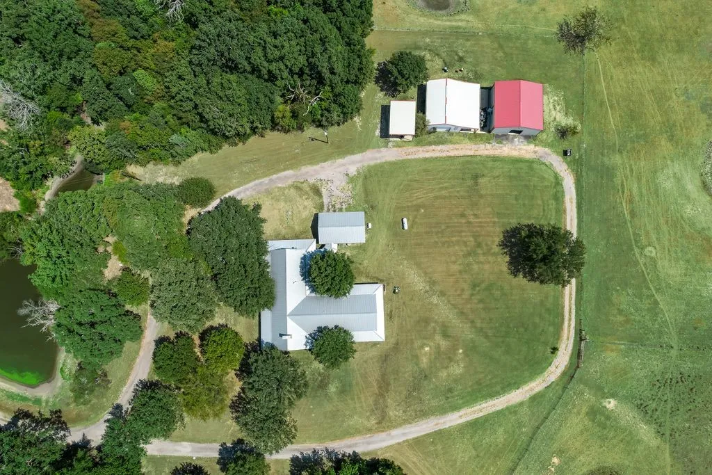 Single Family Residence For Sale in Van Zandt County , 3427 Vz County Road 3710, Wills Point, Texas 75169, 4 Bedroom, 3 Bathroom, 6 Garage spaces, 3,252 Sqft, built in 2010, mls#21375256, Real Estate Agent in Wills Point, Homes For Sale in Van Zandt county, Homes For Sale in Wills Point, Realtor in Wills Point Texas, Real Estate Brokerage Independent Realty Texas, Luminita Cordes Realtor