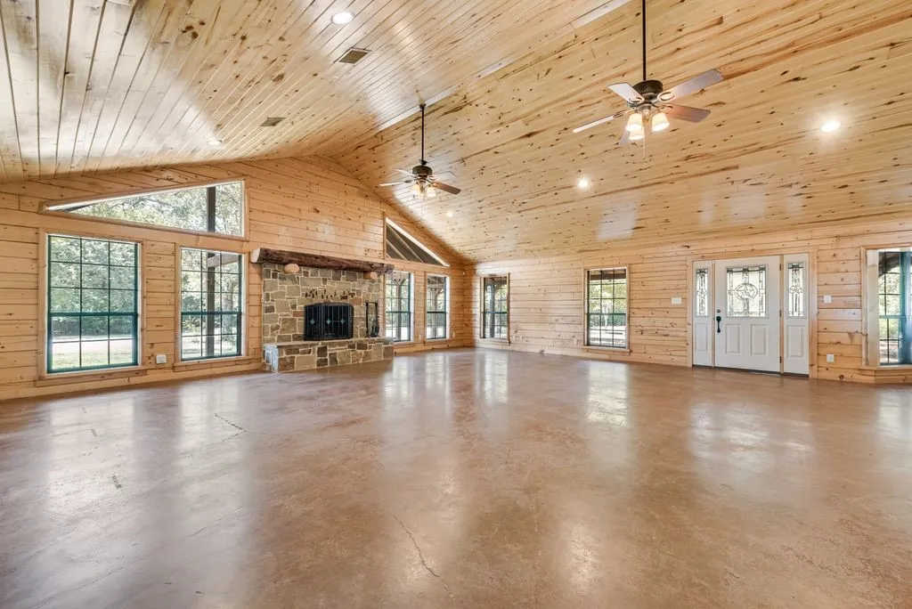 Single Family Residence For Sale in Van Zandt County , 3427 Vz County Road 3710, Wills Point, Texas 75169, 4 Bedroom, 3 Bathroom, 6 Garage spaces, 3,252 Sqft, built in 2010, mls#21375256, Real Estate Agent in Wills Point, Homes For Sale in Van Zandt county, Homes For Sale in Wills Point, Realtor in Wills Point Texas, Real Estate Brokerage Independent Realty Texas, Luminita Cordes Realtor