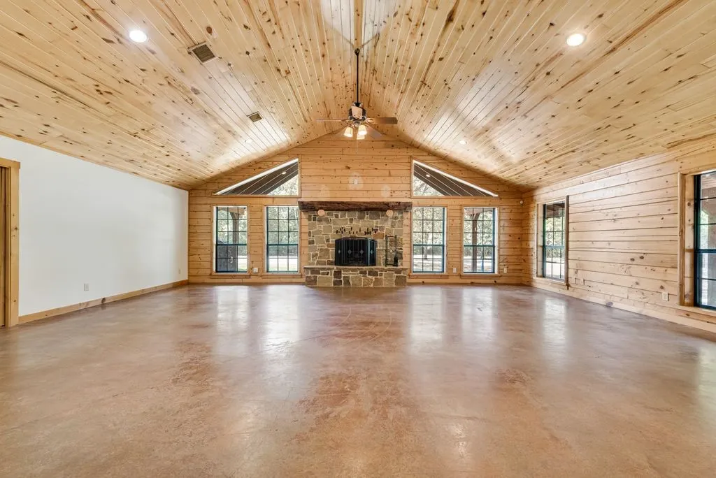 Single Family Residence For Sale in Van Zandt County , 3427 Vz County Road 3710, Wills Point, Texas 75169, 4 Bedroom, 3 Bathroom, 6 Garage spaces, 3,252 Sqft, built in 2010, mls#21375256, Real Estate Agent in Wills Point, Homes For Sale in Van Zandt county, Homes For Sale in Wills Point, Realtor in Wills Point Texas, Real Estate Brokerage Independent Realty Texas, Luminita Cordes Realtor