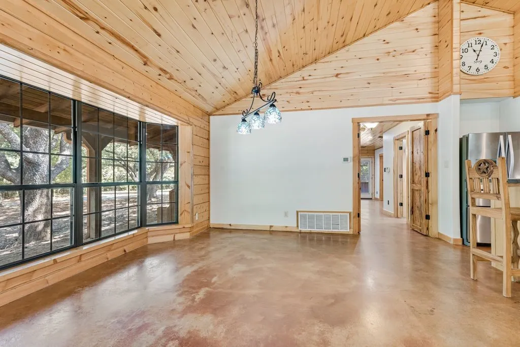 Single Family Residence For Sale in Van Zandt County , 3427 Vz County Road 3710, Wills Point, Texas 75169, 4 Bedroom, 3 Bathroom, 6 Garage spaces, 3,252 Sqft, built in 2010, mls#21375256, Real Estate Agent in Wills Point, Homes For Sale in Van Zandt county, Homes For Sale in Wills Point, Realtor in Wills Point Texas, Real Estate Brokerage Independent Realty Texas, Luminita Cordes Realtor