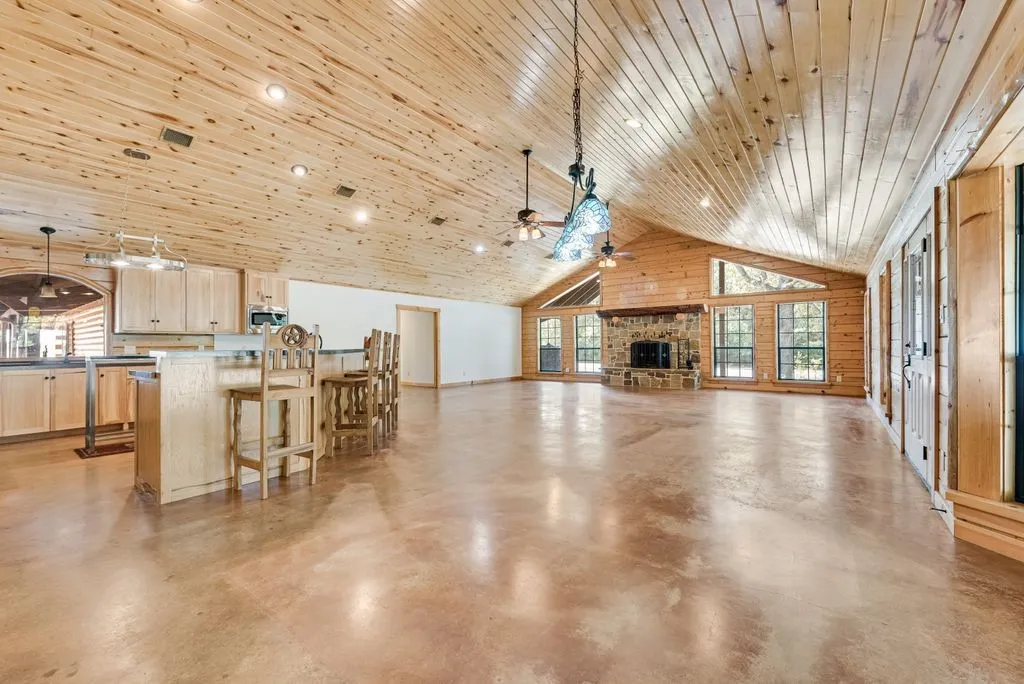 Single Family Residence For Sale in Van Zandt County , 3427 Vz County Road 3710, Wills Point, Texas 75169, 4 Bedroom, 3 Bathroom, 6 Garage spaces, 3,252 Sqft, built in 2010, mls#21375256, Real Estate Agent in Wills Point, Homes For Sale in Van Zandt county, Homes For Sale in Wills Point, Realtor in Wills Point Texas, Real Estate Brokerage Independent Realty Texas, Luminita Cordes Realtor