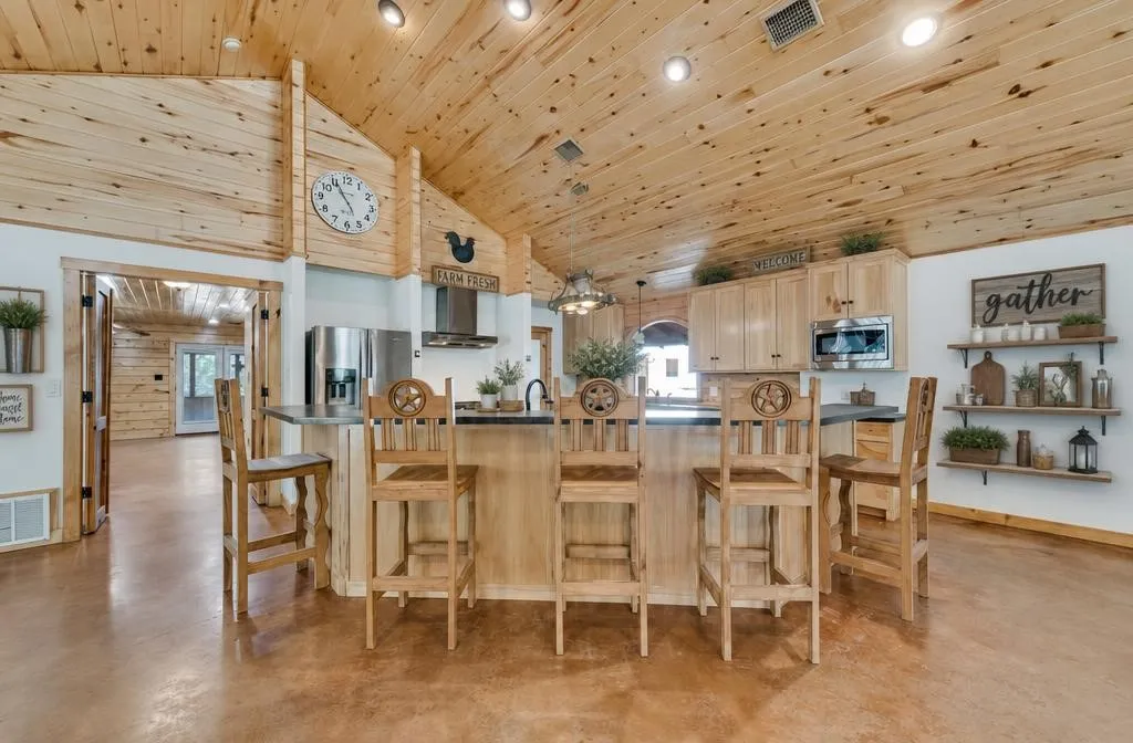 Single Family Residence For Sale in Van Zandt County , 3427 Vz County Road 3710, Wills Point, Texas 75169, 4 Bedroom, 3 Bathroom, 6 Garage spaces, 3,252 Sqft, built in 2010, mls#21375256, Real Estate Agent in Wills Point, Homes For Sale in Van Zandt county, Homes For Sale in Wills Point, Realtor in Wills Point Texas, Real Estate Brokerage Independent Realty Texas, Luminita Cordes Realtor