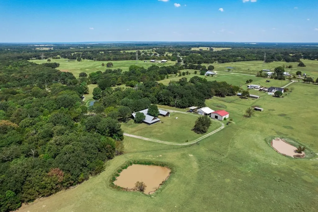 Single Family Residence For Sale in Van Zandt County , 3427 Vz County Road 3710, Wills Point, Texas 75169, 4 Bedroom, 3 Bathroom, 6 Garage spaces, 3,252 Sqft, built in 2010, mls#21375256, Real Estate Agent in Wills Point, Homes For Sale in Van Zandt county, Homes For Sale in Wills Point, Realtor in Wills Point Texas, Real Estate Brokerage Independent Realty Texas, Luminita Cordes Realtor