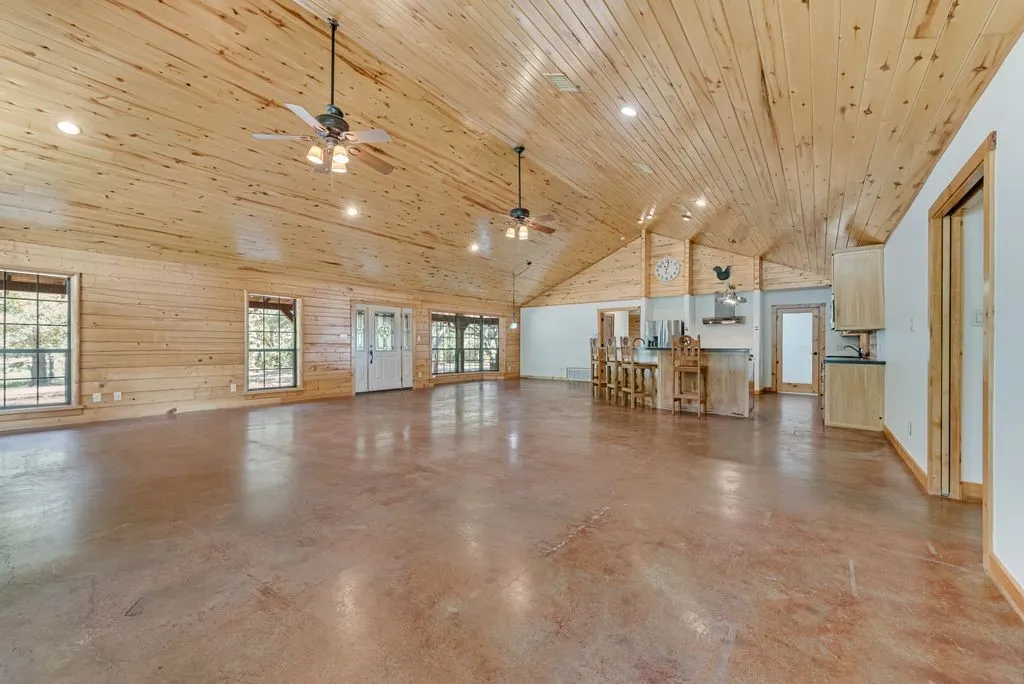 Single Family Residence For Sale in Van Zandt County , 3427 Vz County Road 3710, Wills Point, Texas 75169, 4 Bedroom, 3 Bathroom, 6 Garage spaces, 3,252 Sqft, built in 2010, mls#21375256, Real Estate Agent in Wills Point, Homes For Sale in Van Zandt county, Homes For Sale in Wills Point, Realtor in Wills Point Texas, Real Estate Brokerage Independent Realty Texas, Luminita Cordes Realtor