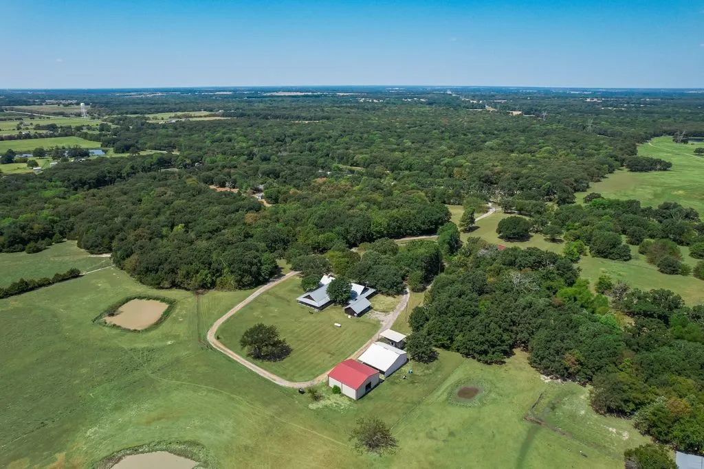 Single Family Residence For Sale in Van Zandt County , 3427 Vz County Road 3710, Wills Point, Texas 75169, 4 Bedroom, 3 Bathroom, 6 Garage spaces, 3,252 Sqft, built in 2010, mls#21375256, Real Estate Agent in Wills Point, Homes For Sale in Van Zandt county, Homes For Sale in Wills Point, Realtor in Wills Point Texas, Real Estate Brokerage Independent Realty Texas, Luminita Cordes Realtor