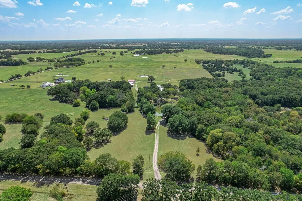 Single Family Residence For Sale in Van Zandt County , 3427 Vz County Road 3710, Wills Point, Texas 75169, 4 Bedroom, 3 Bathroom, 6 Garage spaces, 3,252 Sqft, built in 2010, mls#21375256, Real Estate Agent in Wills Point, Homes For Sale in Van Zandt county, Homes For Sale in Wills Point, Realtor in Wills Point Texas, Real Estate Brokerage Independent Realty Texas, Luminita Cordes Realtor