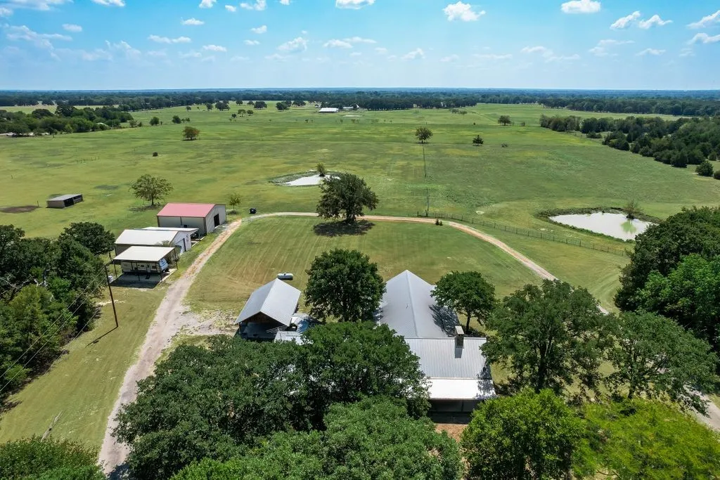 Single Family Residence For Sale in Van Zandt County , 3427 Vz County Road 3710, Wills Point, Texas 75169, 4 Bedroom, 3 Bathroom, 6 Garage spaces, 3,252 Sqft, built in 2010, mls#21375256, Real Estate Agent in Wills Point, Homes For Sale in Van Zandt county, Homes For Sale in Wills Point, Realtor in Wills Point Texas, Real Estate Brokerage Independent Realty Texas, Luminita Cordes Realtor