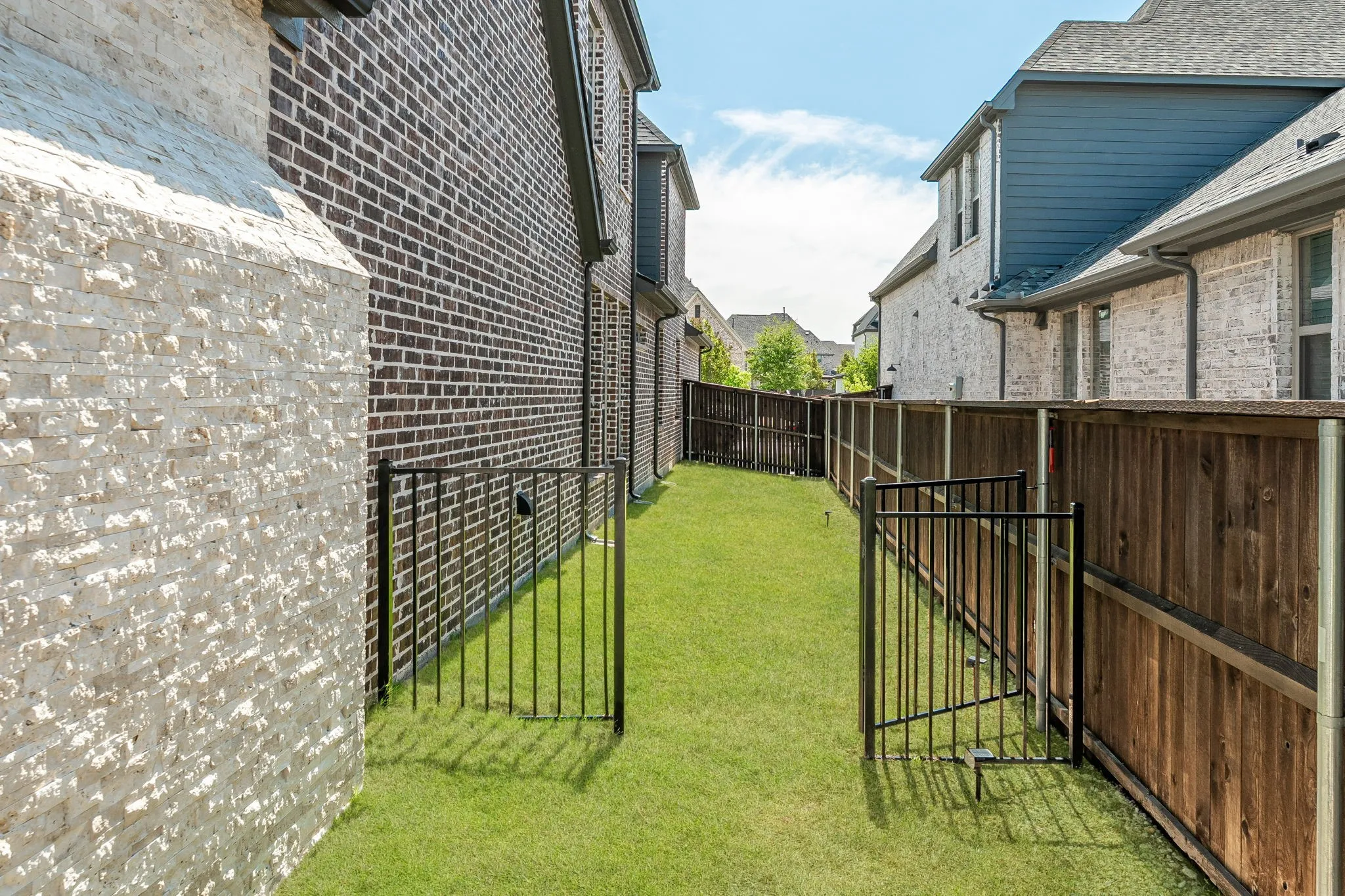 Single Family Residence For Sale in Collin County , 1405 Devonshire Drive, Celina, Texas 75009, 5 Bedroom, 5 Bathroom, 3 Garage spaces, 4,303 Sqft, built in 2016, mls#21373606, Real Estate Agent in Celina, Homes For Sale in Collin county, Homes For Sale in Celina, Realtor in Celina Texas, Real Estate Brokerage Independent Realty Texas, Luminita Cordes Realtor