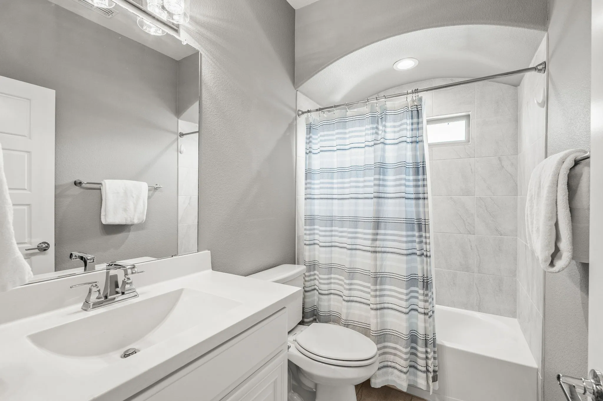 Single Family Residence For Sale in Collin County , 1405 Devonshire Drive, Celina, Texas 75009, 5 Bedroom, 5 Bathroom, 3 Garage spaces, 4,303 Sqft, built in 2016, mls#21373606, Real Estate Agent in Celina, Homes For Sale in Collin county, Homes For Sale in Celina, Realtor in Celina Texas, Real Estate Brokerage Independent Realty Texas, Luminita Cordes Realtor