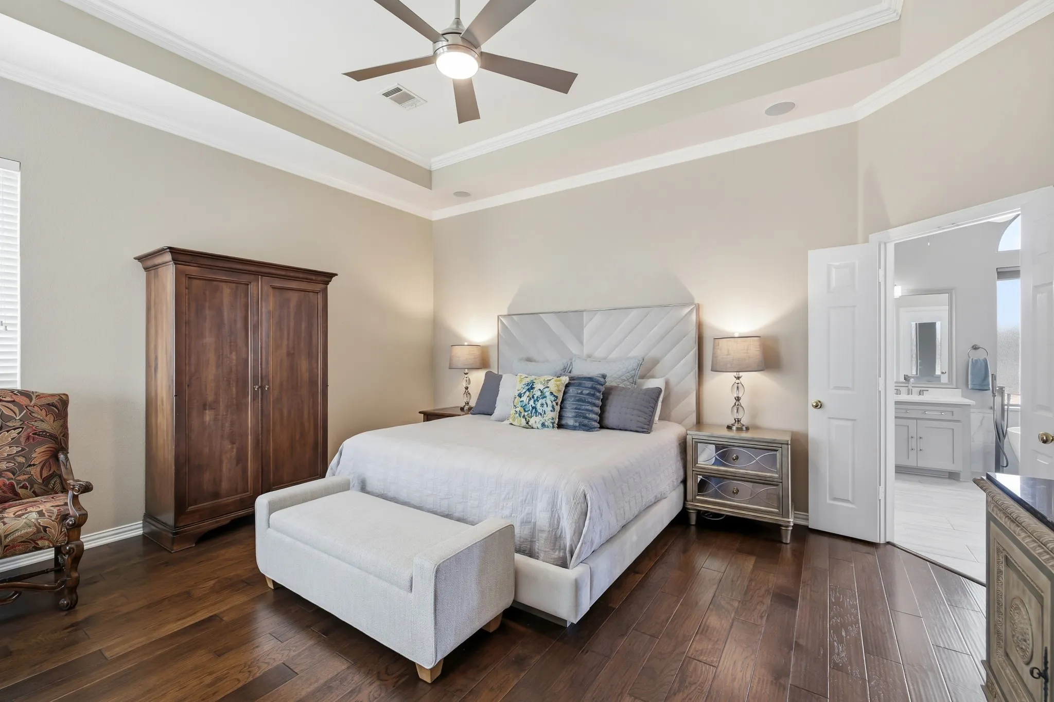 Single Family Residence For Sale in Tarrant County , 2224 Cachelle Court, Bedford, Texas 76021, 3 Bedroom, 3 Bathroom, 2 Garage spaces, 2,202 Sqft, built in 1997, mls#21361944, Real Estate Agent in Bedford, Homes For Sale in Tarrant county, Homes For Sale in Bedford, Realtor in Bedford Texas, Real Estate Brokerage Independent Realty Texas, Luminita Cordes Realtor