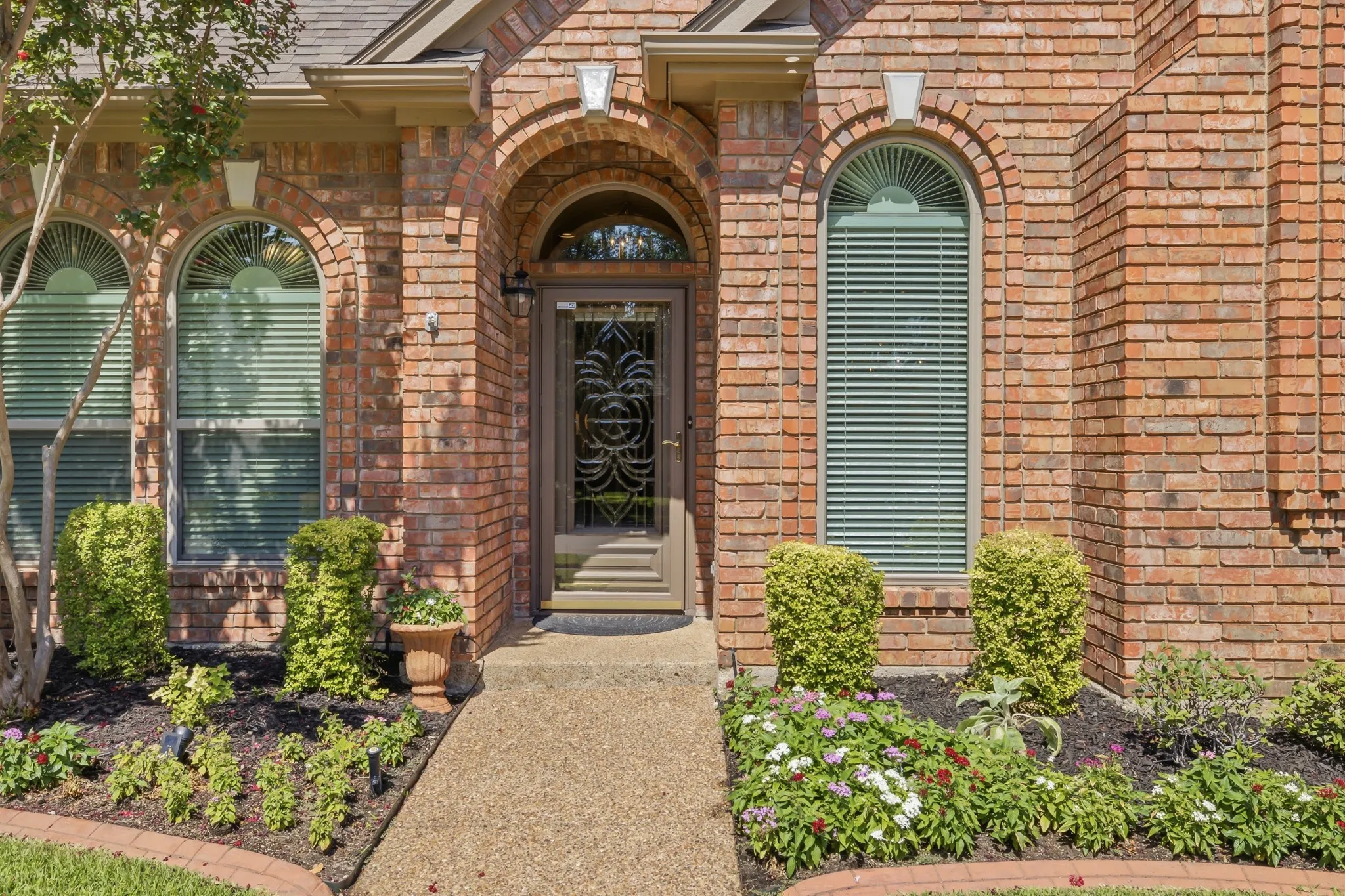 Single Family Residence For Sale in Tarrant County , 2224 Cachelle Court, Bedford, Texas 76021, 3 Bedroom, 3 Bathroom, 2 Garage spaces, 2,202 Sqft, built in 1997, mls#21361944, Real Estate Agent in Bedford, Homes For Sale in Tarrant county, Homes For Sale in Bedford, Realtor in Bedford Texas, Real Estate Brokerage Independent Realty Texas, Luminita Cordes Realtor