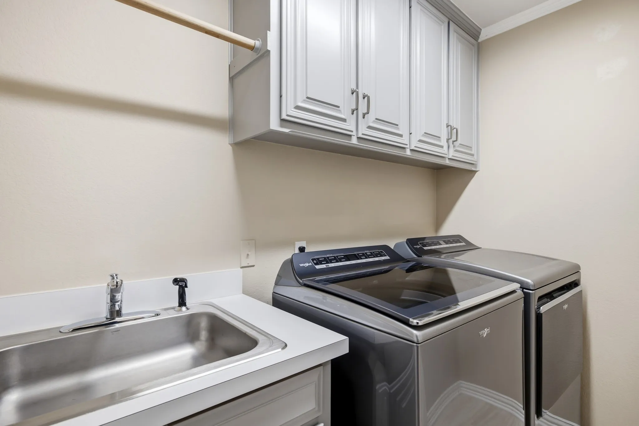 Single Family Residence For Sale in Tarrant County , 2224 Cachelle Court, Bedford, Texas 76021, 3 Bedroom, 3 Bathroom, 2 Garage spaces, 2,202 Sqft, built in 1997, mls#21361944, Real Estate Agent in Bedford, Homes For Sale in Tarrant county, Homes For Sale in Bedford, Realtor in Bedford Texas, Real Estate Brokerage Independent Realty Texas, Luminita Cordes Realtor