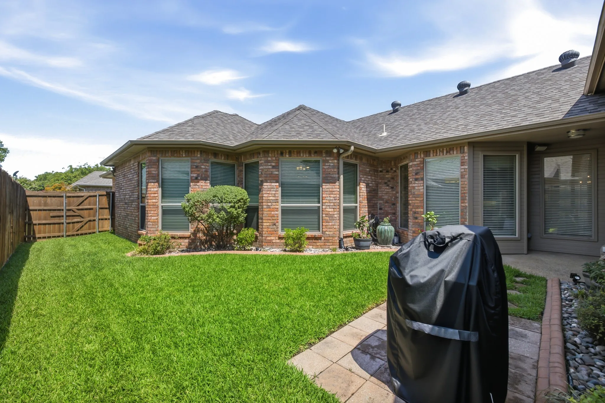 Single Family Residence For Sale in Tarrant County , 2224 Cachelle Court, Bedford, Texas 76021, 3 Bedroom, 3 Bathroom, 2 Garage spaces, 2,202 Sqft, built in 1997, mls#21361944, Real Estate Agent in Bedford, Homes For Sale in Tarrant county, Homes For Sale in Bedford, Realtor in Bedford Texas, Real Estate Brokerage Independent Realty Texas, Luminita Cordes Realtor