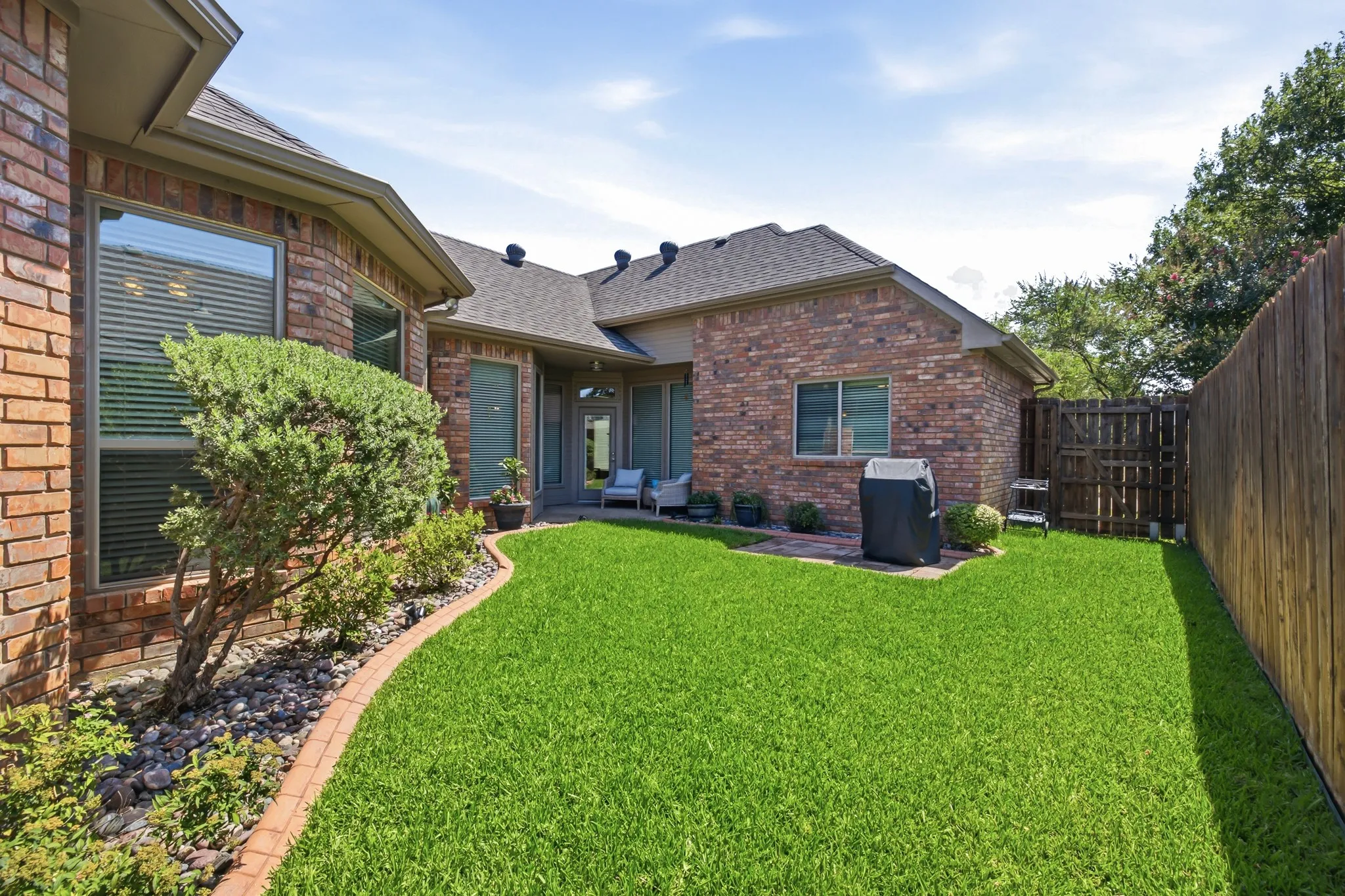 Single Family Residence For Sale in Tarrant County , 2224 Cachelle Court, Bedford, Texas 76021, 3 Bedroom, 3 Bathroom, 2 Garage spaces, 2,202 Sqft, built in 1997, mls#21361944, Real Estate Agent in Bedford, Homes For Sale in Tarrant county, Homes For Sale in Bedford, Realtor in Bedford Texas, Real Estate Brokerage Independent Realty Texas, Luminita Cordes Realtor