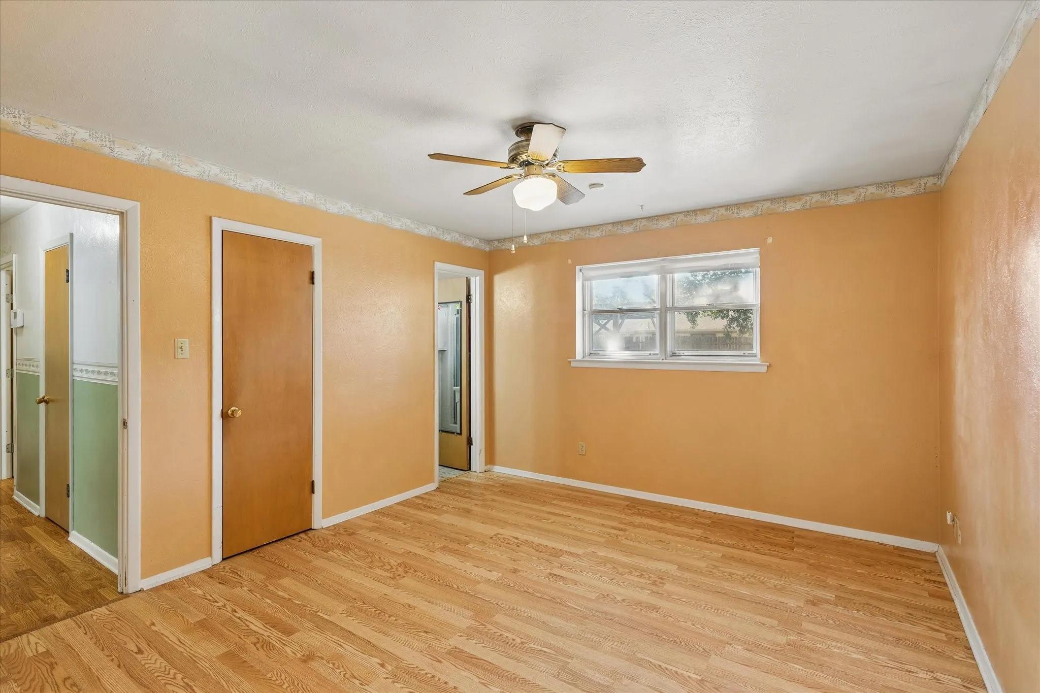 Single Family Residence For Sale in Tarrant County , 512 Brown Trail Court, Hurst, Texas 76053, 3 Bedroom, 2 Bathroom, 2 Garage spaces, 1,682 Sqft, built in 1964, mls#21373689, Real Estate Agent in Hurst, Homes For Sale in Tarrant county, Homes For Sale in Hurst, Realtor in Hurst Texas, Real Estate Brokerage Independent Realty Texas, Luminita Cordes Realtor