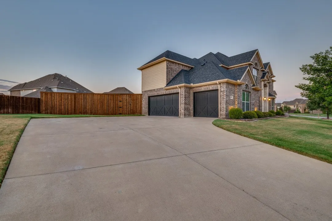 Single Family Residence For Sale in Tarrant County , 4801 Quantrill Avenue, Mansfield, Texas 76063, 4 Bedroom, 4 Bathroom, 3 Garage spaces, 3,904 Sqft, built in 2018, mls#21374780, Real Estate Agent in Mansfield, Homes For Sale in Tarrant county, Homes For Sale in Mansfield, Realtor in Mansfield Texas, Real Estate Brokerage Independent Realty Texas, Luminita Cordes Realtor