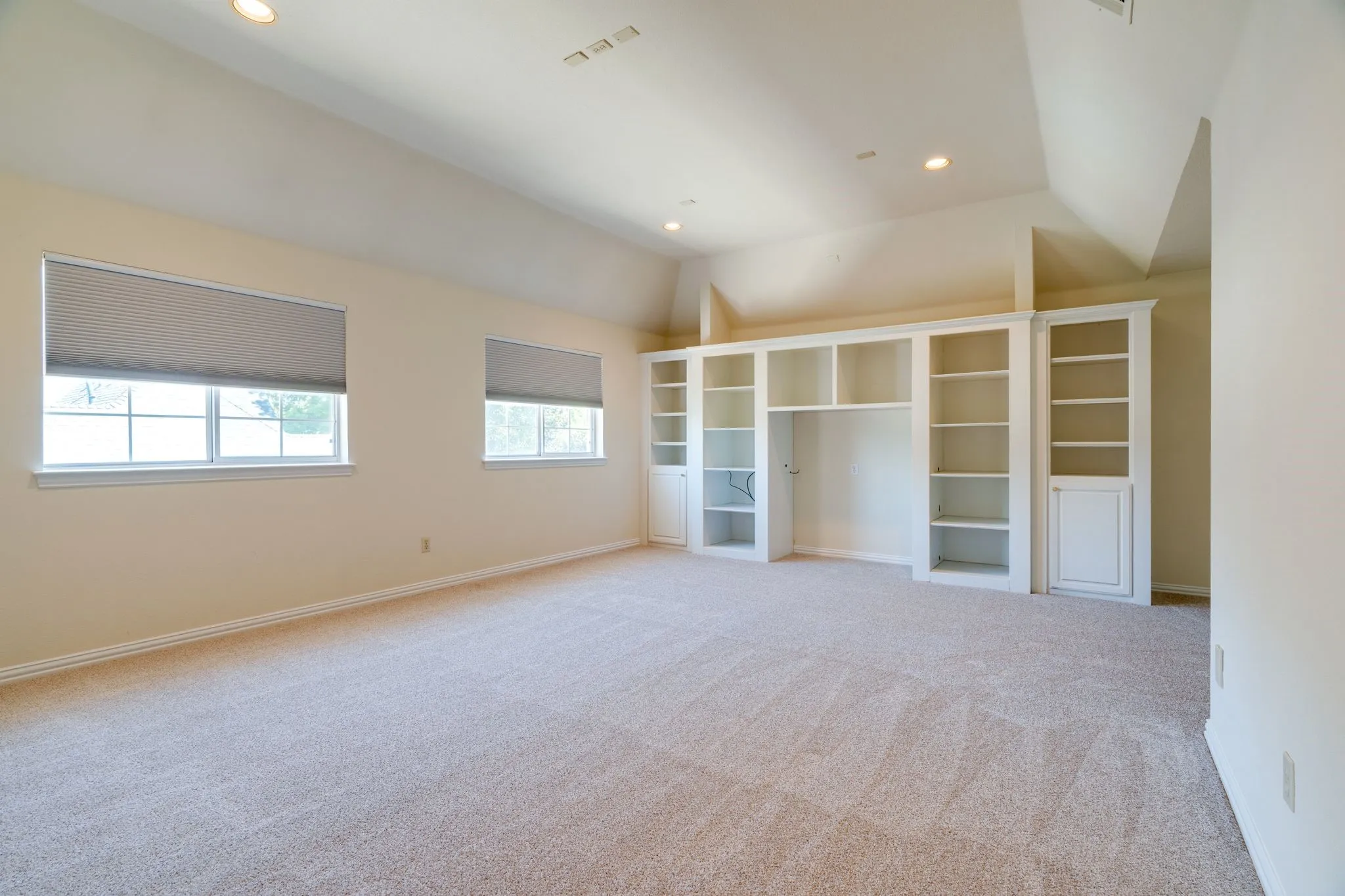 Single Family Residence For Rent in Tarrant County , 7012 Shalimar Court, Colleyville, Texas 76034, 5 Bedroom, 6 Bathroom, 3 Garage spaces, 4,195 Sqft, built in 1998, mls#21367730, Real Estate Agent in Colleyville, Homes For Rent in Tarrant county, Homes For Rent in Colleyville, Realtor in Colleyville Texas, Real Estate Brokerage Independent Realty Texas, Luminita Cordes Realtor