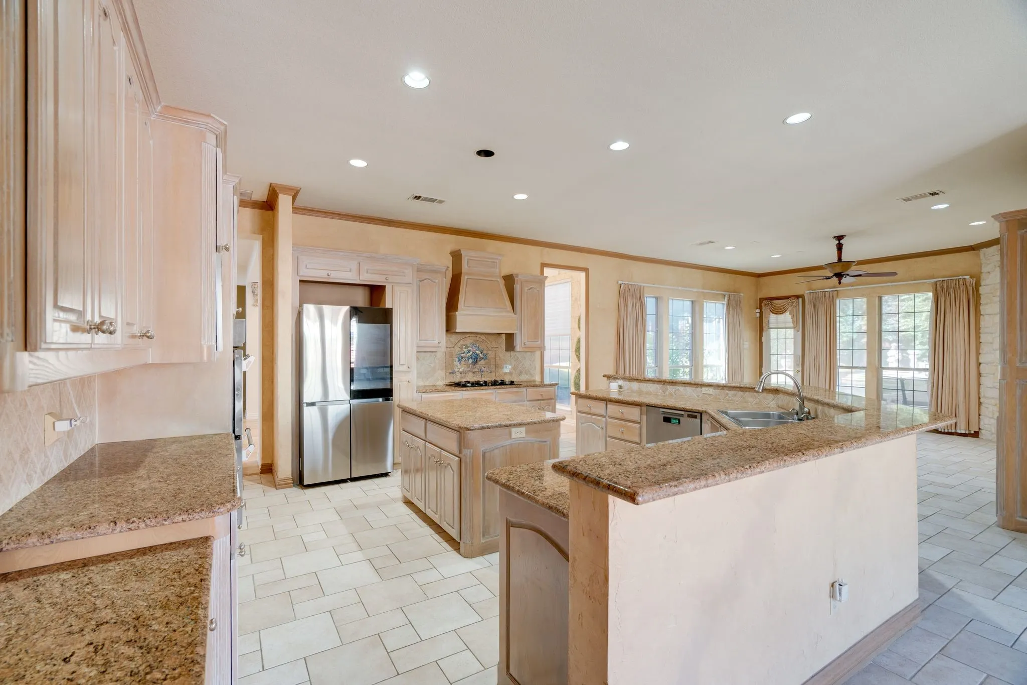 Single Family Residence For Rent in Tarrant County , 7012 Shalimar Court, Colleyville, Texas 76034, 5 Bedroom, 6 Bathroom, 3 Garage spaces, 4,195 Sqft, built in 1998, mls#21367730, Real Estate Agent in Colleyville, Homes For Rent in Tarrant county, Homes For Rent in Colleyville, Realtor in Colleyville Texas, Real Estate Brokerage Independent Realty Texas, Luminita Cordes Realtor