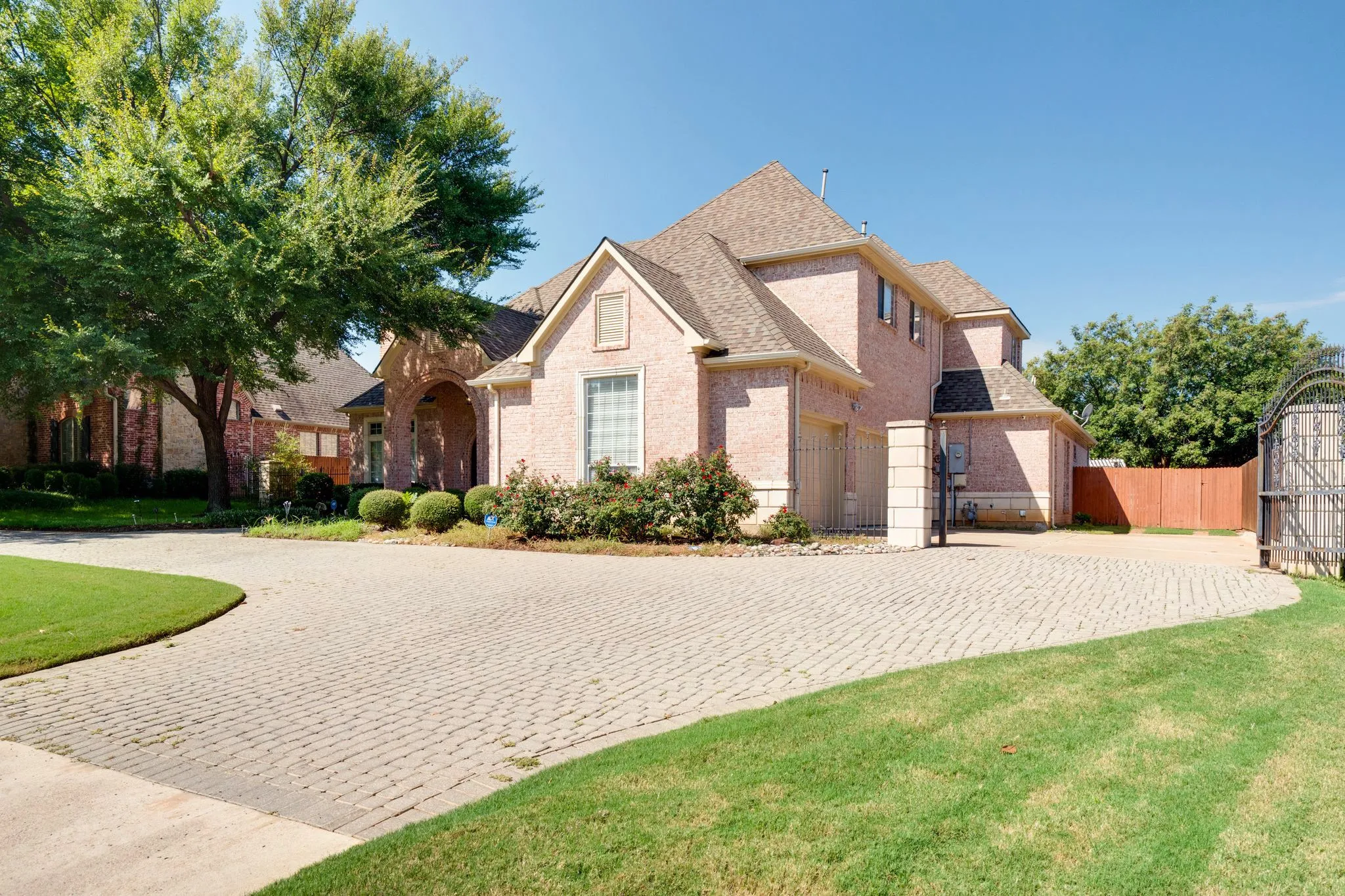 Single Family Residence For Rent in Tarrant County , 7012 Shalimar Court, Colleyville, Texas 76034, 5 Bedroom, 6 Bathroom, 3 Garage spaces, 4,195 Sqft, built in 1998, mls#21367730, Real Estate Agent in Colleyville, Homes For Rent in Tarrant county, Homes For Rent in Colleyville, Realtor in Colleyville Texas, Real Estate Brokerage Independent Realty Texas, Luminita Cordes Realtor