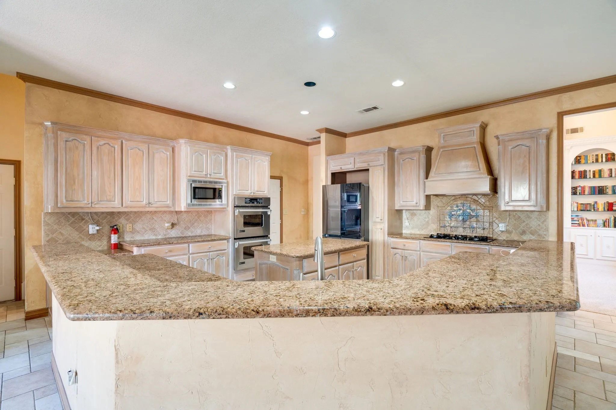 Single Family Residence For Rent in Tarrant County , 7012 Shalimar Court, Colleyville, Texas 76034, 5 Bedroom, 6 Bathroom, 3 Garage spaces, 4,195 Sqft, built in 1998, mls#21367730, Real Estate Agent in Colleyville, Homes For Rent in Tarrant county, Homes For Rent in Colleyville, Realtor in Colleyville Texas, Real Estate Brokerage Independent Realty Texas, Luminita Cordes Realtor