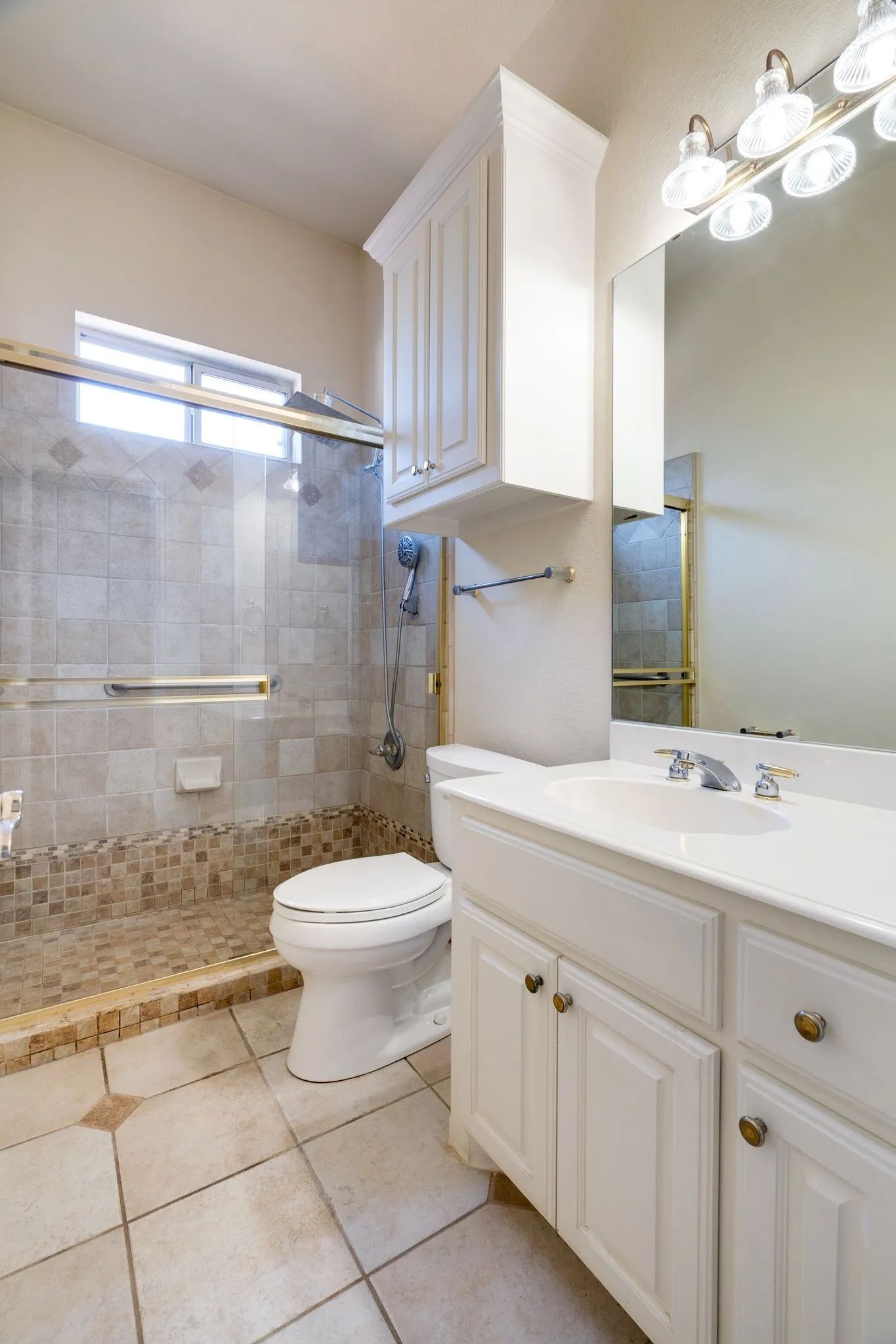 Single Family Residence For Rent in Tarrant County , 7012 Shalimar Court, Colleyville, Texas 76034, 5 Bedroom, 6 Bathroom, 3 Garage spaces, 4,195 Sqft, built in 1998, mls#21367730, Real Estate Agent in Colleyville, Homes For Rent in Tarrant county, Homes For Rent in Colleyville, Realtor in Colleyville Texas, Real Estate Brokerage Independent Realty Texas, Luminita Cordes Realtor