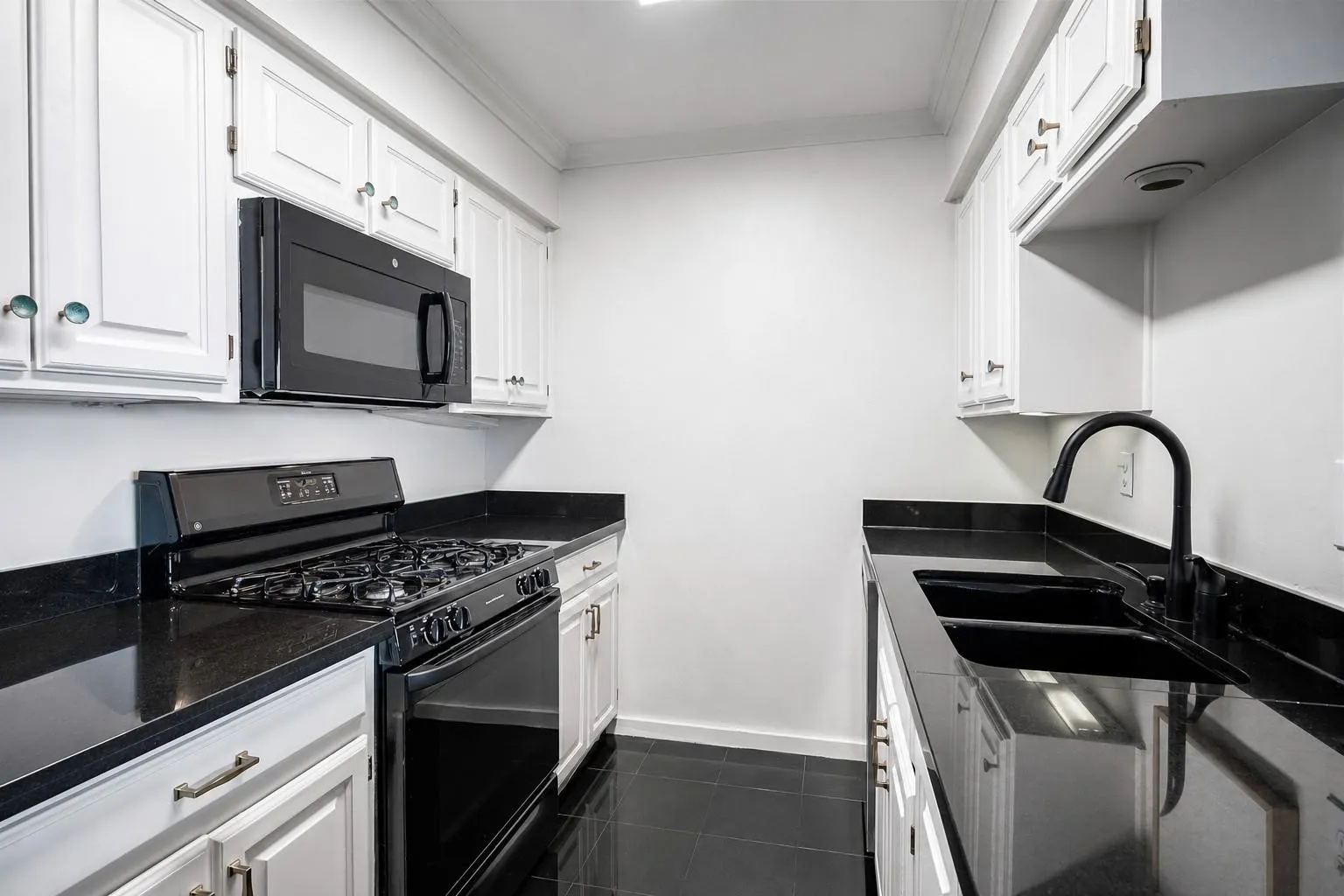 Condominium For Sale in Dallas County , 3883 Turtle Creek Boulevard 1203, Dallas, Texas 75219, 1 Bedroom, 1 Bathroom, 1 Garage spaces, 739 Sqft, built in 1963, mls#21374726, Real Estate Agent in Dallas, Homes For Sale in Dallas county, Homes For Sale in Dallas, Realtor in Dallas Texas, Real Estate Brokerage Independent Realty Texas, Luminita Cordes Realtor