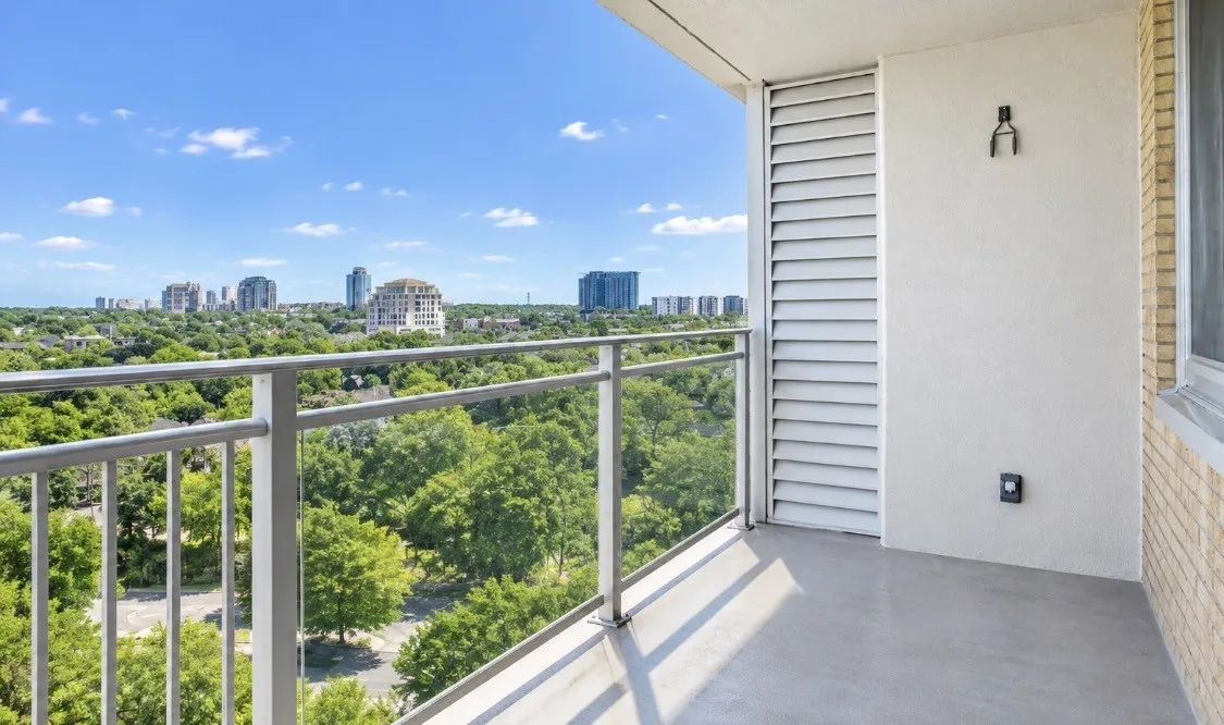 Condominium For Sale in Dallas County , 3883 Turtle Creek Boulevard 1203, Dallas, Texas 75219, 1 Bedroom, 1 Bathroom, 1 Garage spaces, 739 Sqft, built in 1963, mls#21374726, Real Estate Agent in Dallas, Homes For Sale in Dallas county, Homes For Sale in Dallas, Realtor in Dallas Texas, Real Estate Brokerage Independent Realty Texas, Luminita Cordes Realtor