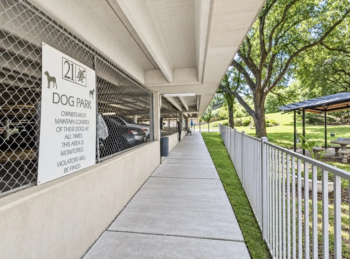Condominium For Sale in Dallas County , 3883 Turtle Creek Boulevard 1203, Dallas, Texas 75219, 1 Bedroom, 1 Bathroom, 1 Garage spaces, 739 Sqft, built in 1963, mls#21374726, Real Estate Agent in Dallas, Homes For Sale in Dallas county, Homes For Sale in Dallas, Realtor in Dallas Texas, Real Estate Brokerage Independent Realty Texas, Luminita Cordes Realtor