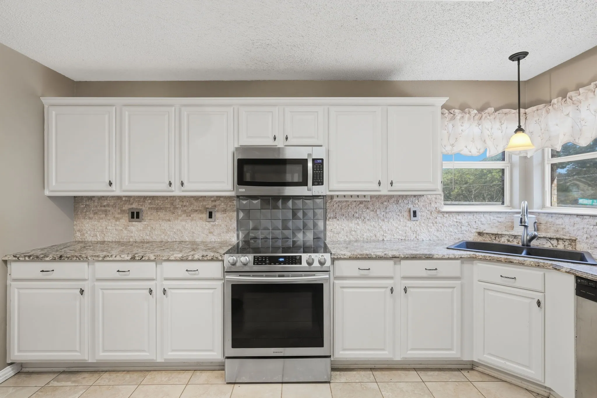 Single Family Residence For Sale in Tarrant County , 1808 Rybovich Lane, Mansfield, Texas 76063, 4 Bedroom, 3 Bathroom, 2 Garage spaces, 2,192 Sqft, built in 2002, mls#21374871, Real Estate Agent in Mansfield, Homes For Sale in Tarrant county, Homes For Sale in Mansfield, Realtor in Mansfield Texas, Real Estate Brokerage Independent Realty Texas, Luminita Cordes Realtor