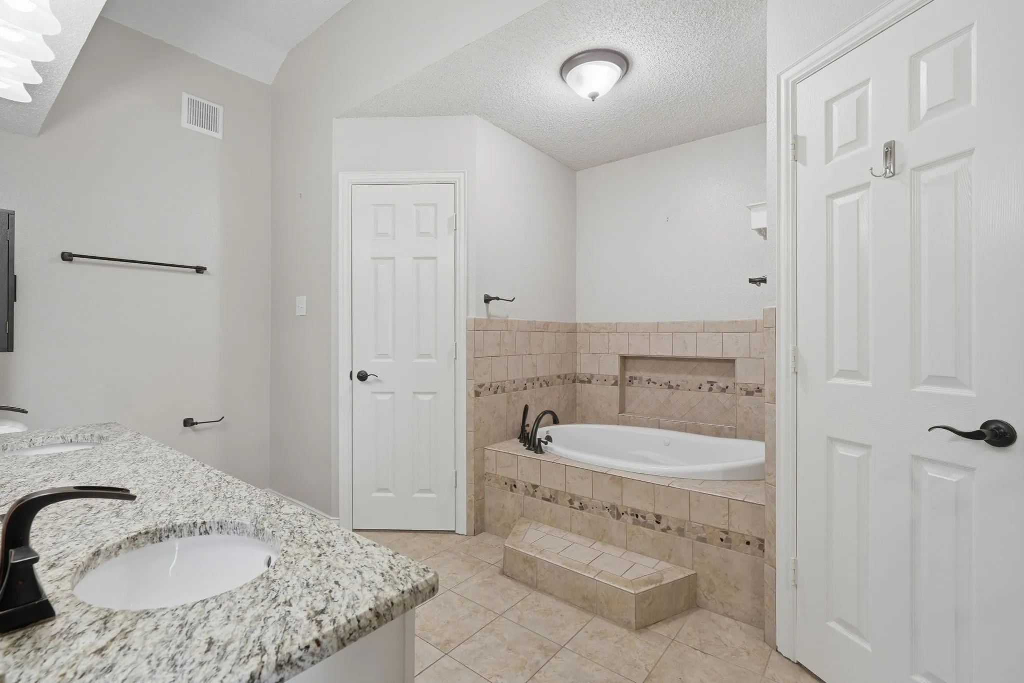 Single Family Residence For Sale in Tarrant County , 1808 Rybovich Lane, Mansfield, Texas 76063, 4 Bedroom, 3 Bathroom, 2 Garage spaces, 2,192 Sqft, built in 2002, mls#21374871, Real Estate Agent in Mansfield, Homes For Sale in Tarrant county, Homes For Sale in Mansfield, Realtor in Mansfield Texas, Real Estate Brokerage Independent Realty Texas, Luminita Cordes Realtor