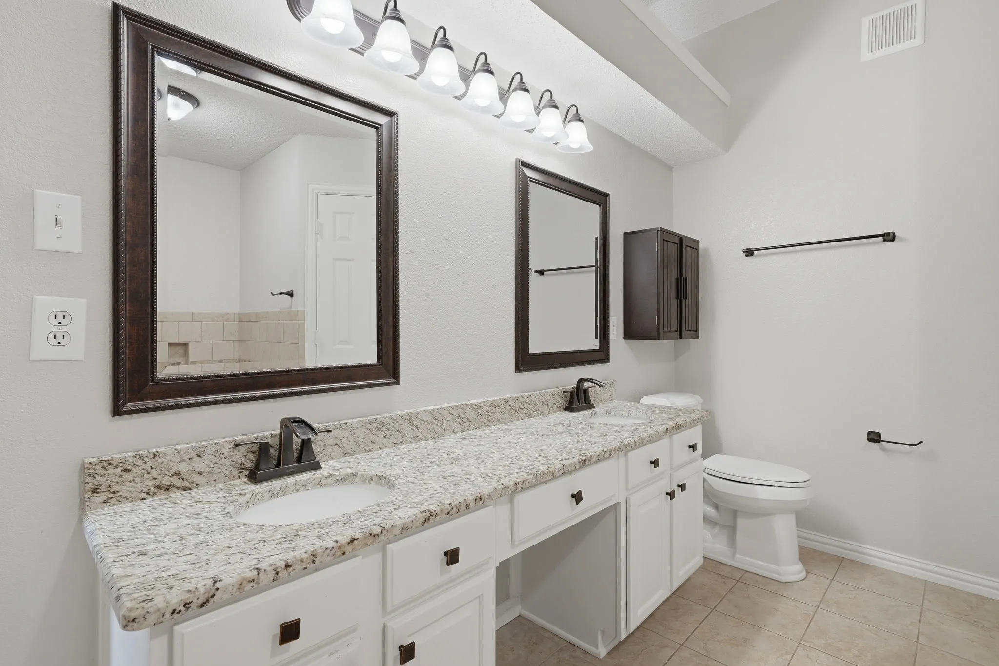 Single Family Residence For Sale in Tarrant County , 1808 Rybovich Lane, Mansfield, Texas 76063, 4 Bedroom, 3 Bathroom, 2 Garage spaces, 2,192 Sqft, built in 2002, mls#21374871, Real Estate Agent in Mansfield, Homes For Sale in Tarrant county, Homes For Sale in Mansfield, Realtor in Mansfield Texas, Real Estate Brokerage Independent Realty Texas, Luminita Cordes Realtor