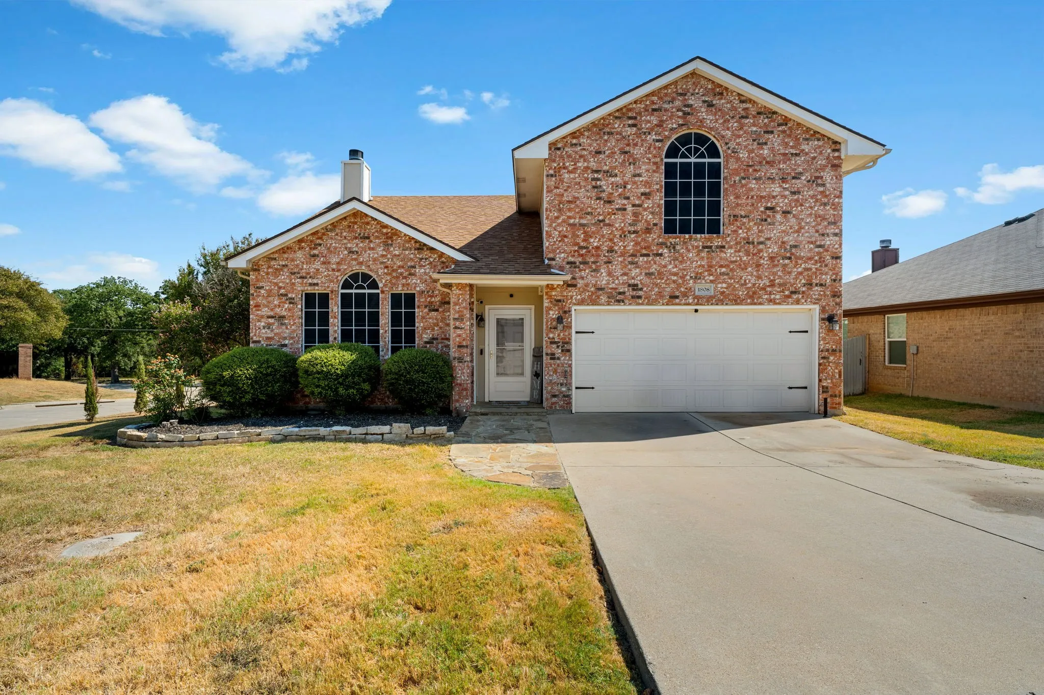 Single Family Residence For Sale in Tarrant County , 1808 Rybovich Lane, Mansfield, Texas 76063, 4 Bedroom, 3 Bathroom, 2 Garage spaces, 2,192 Sqft, built in 2002, mls#21374871, Real Estate Agent in Mansfield, Homes For Sale in Tarrant county, Homes For Sale in Mansfield, Realtor in Mansfield Texas, Real Estate Brokerage Independent Realty Texas, Luminita Cordes Realtor