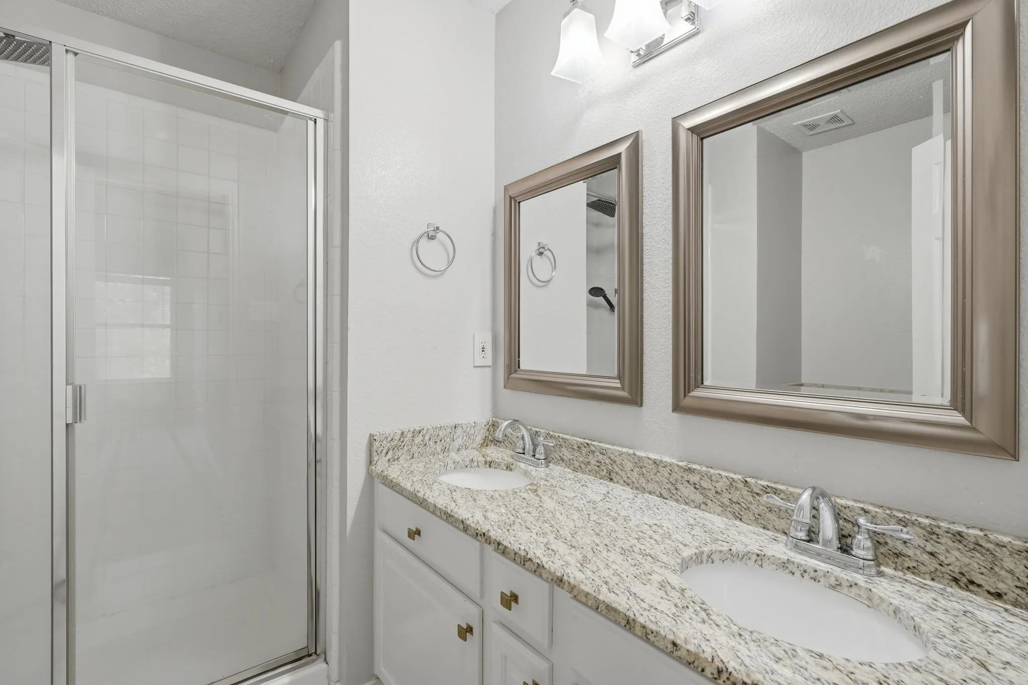 Single Family Residence For Sale in Tarrant County , 1808 Rybovich Lane, Mansfield, Texas 76063, 4 Bedroom, 3 Bathroom, 2 Garage spaces, 2,192 Sqft, built in 2002, mls#21374871, Real Estate Agent in Mansfield, Homes For Sale in Tarrant county, Homes For Sale in Mansfield, Realtor in Mansfield Texas, Real Estate Brokerage Independent Realty Texas, Luminita Cordes Realtor