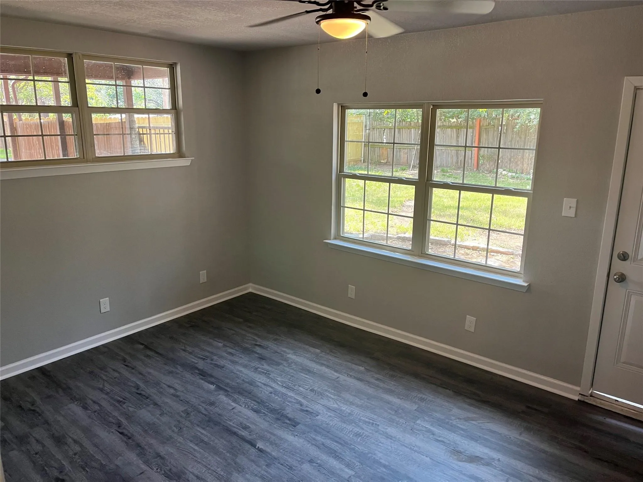 Single Family Residence For Sale in Tarrant County , 1021 Western Boulevard, Arlington, Texas 76013, 3 Bedroom, 2 Bathroom, Garage spaces, 1,680 Sqft, built in 1953, mls#21375276, Real Estate Agent in Arlington, Homes For Sale in Tarrant county, Homes For Sale in Arlington, Realtor in Arlington Texas, Real Estate Brokerage Independent Realty Texas, Luminita Cordes Realtor