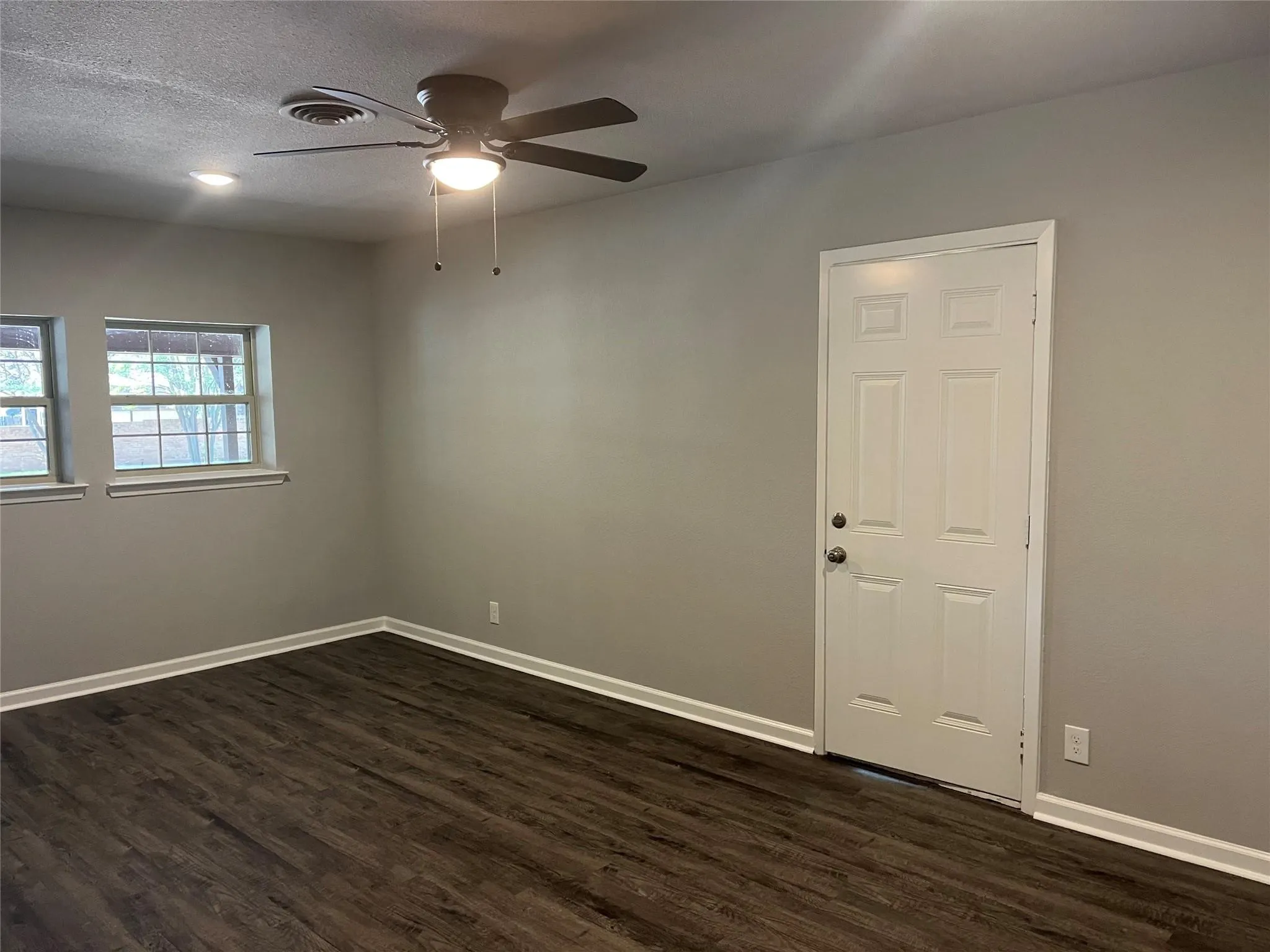 Single Family Residence For Sale in Tarrant County , 1021 Western Boulevard, Arlington, Texas 76013, 3 Bedroom, 2 Bathroom, Garage spaces, 1,680 Sqft, built in 1953, mls#21375276, Real Estate Agent in Arlington, Homes For Sale in Tarrant county, Homes For Sale in Arlington, Realtor in Arlington Texas, Real Estate Brokerage Independent Realty Texas, Luminita Cordes Realtor