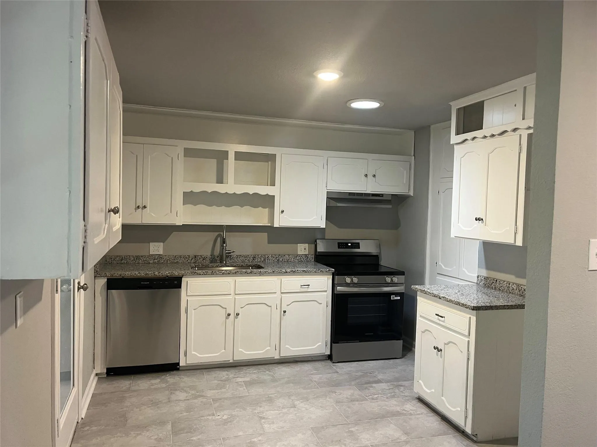 Single Family Residence For Sale in Tarrant County , 1021 Western Boulevard, Arlington, Texas 76013, 3 Bedroom, 2 Bathroom, Garage spaces, 1,680 Sqft, built in 1953, mls#21375276, Real Estate Agent in Arlington, Homes For Sale in Tarrant county, Homes For Sale in Arlington, Realtor in Arlington Texas, Real Estate Brokerage Independent Realty Texas, Luminita Cordes Realtor