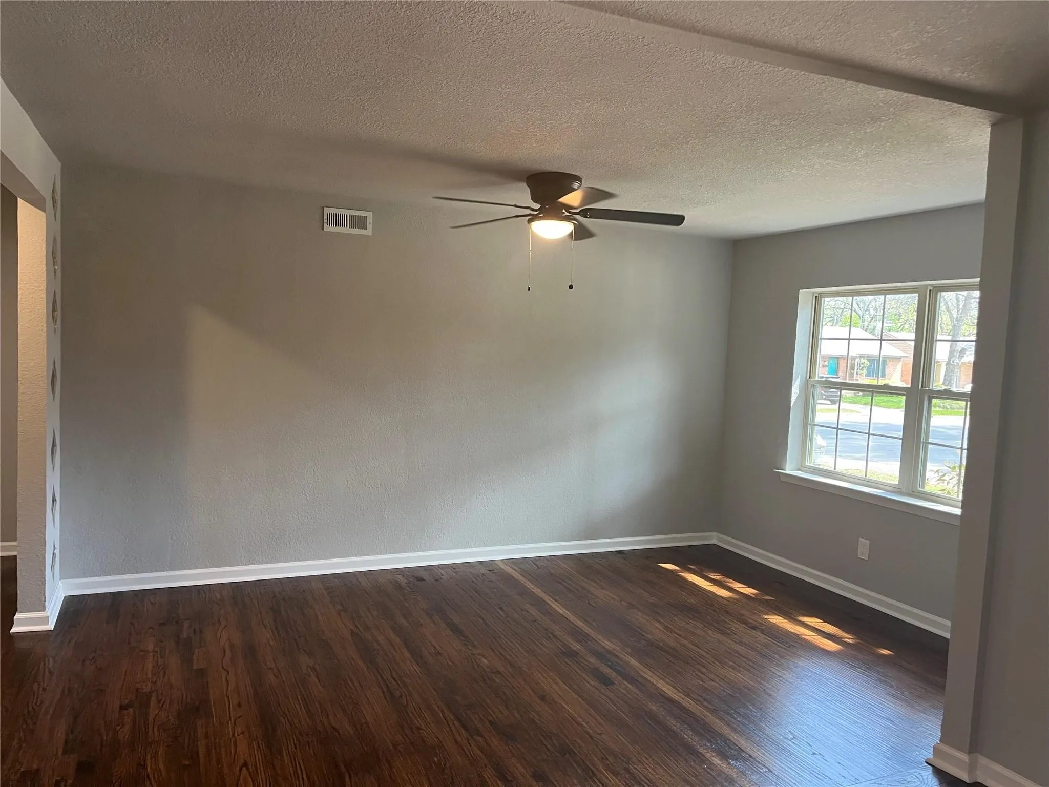 Single Family Residence For Sale in Tarrant County , 1021 Western Boulevard, Arlington, Texas 76013, 3 Bedroom, 2 Bathroom, Garage spaces, 1,680 Sqft, built in 1953, mls#21375276, Real Estate Agent in Arlington, Homes For Sale in Tarrant county, Homes For Sale in Arlington, Realtor in Arlington Texas, Real Estate Brokerage Independent Realty Texas, Luminita Cordes Realtor